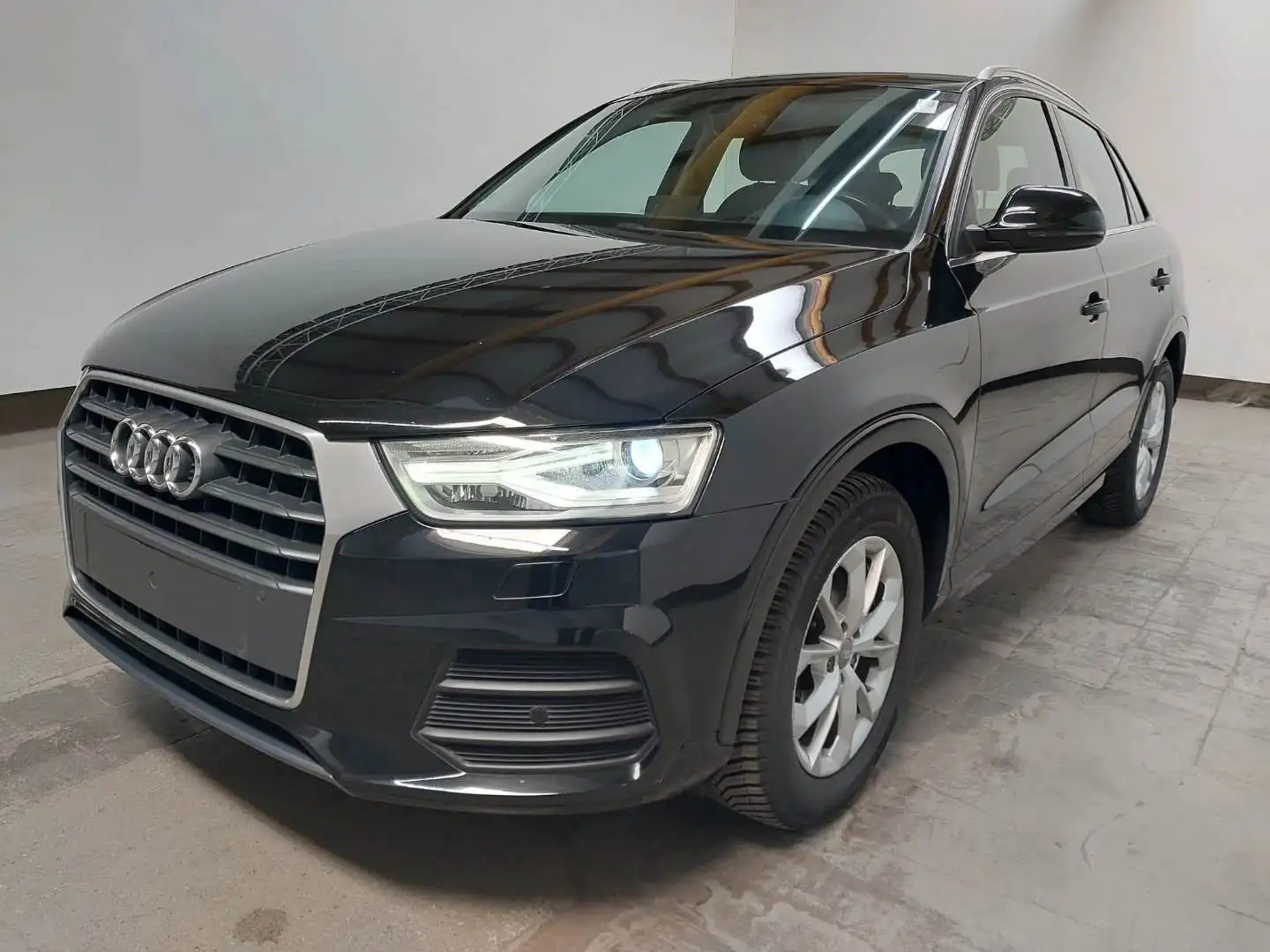 Audi Q3 design*AHK*Navi*SHZ*Bi-Xenon* Noir - 1
