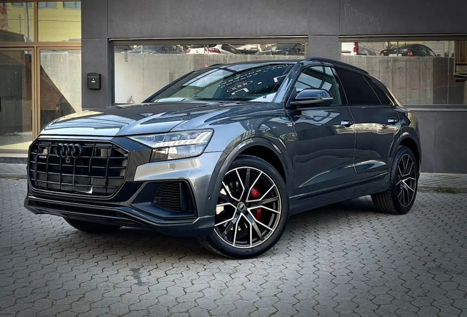 Audi Q8 55 TFSI Black line quattro tiptronic Gris - 2