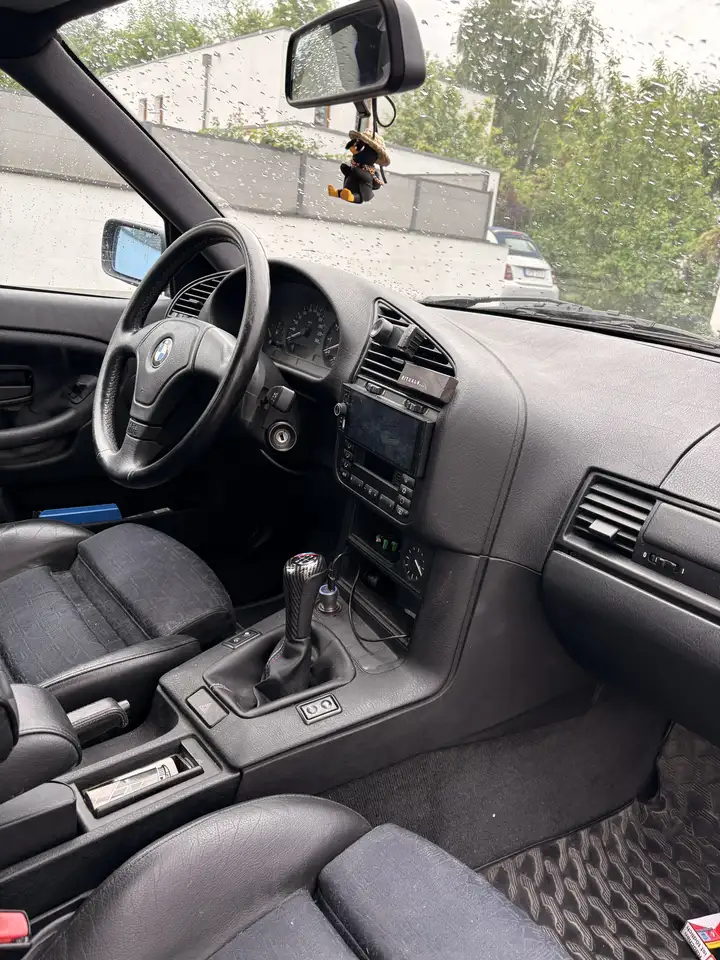 BMW 318i, foto 4