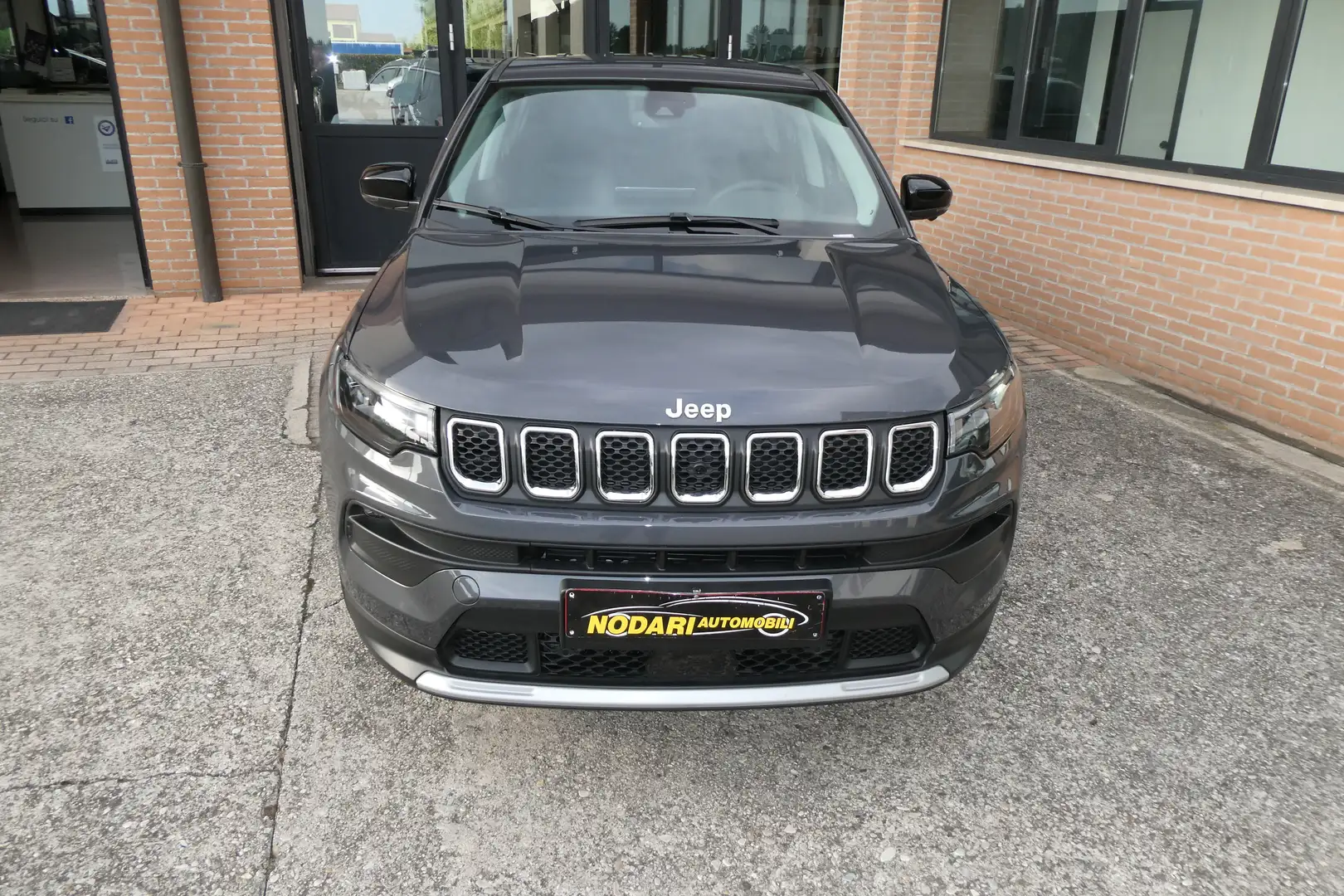 Jeep Compass Compass 1.5 Turbo T4 130 cv MHEV 2wd Altitude Gris - 2