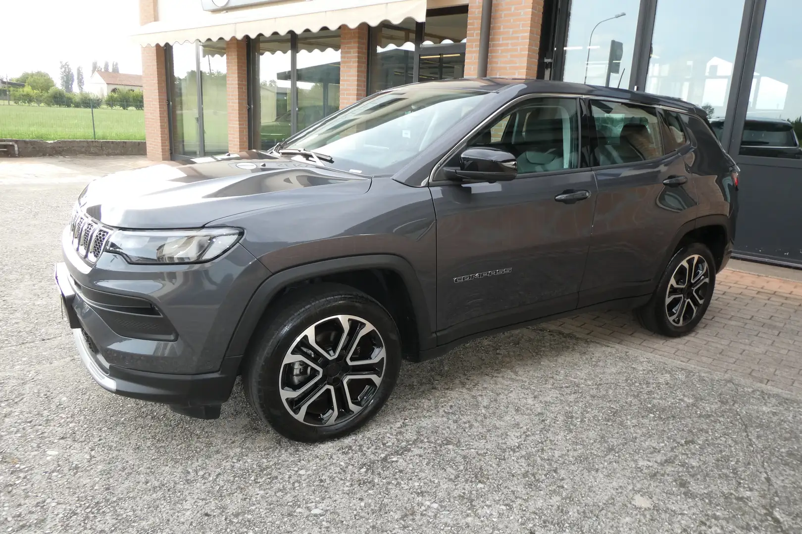 Jeep Compass Compass 1.5 Turbo T4 130 cv MHEV 2wd Altitude Gris - 1