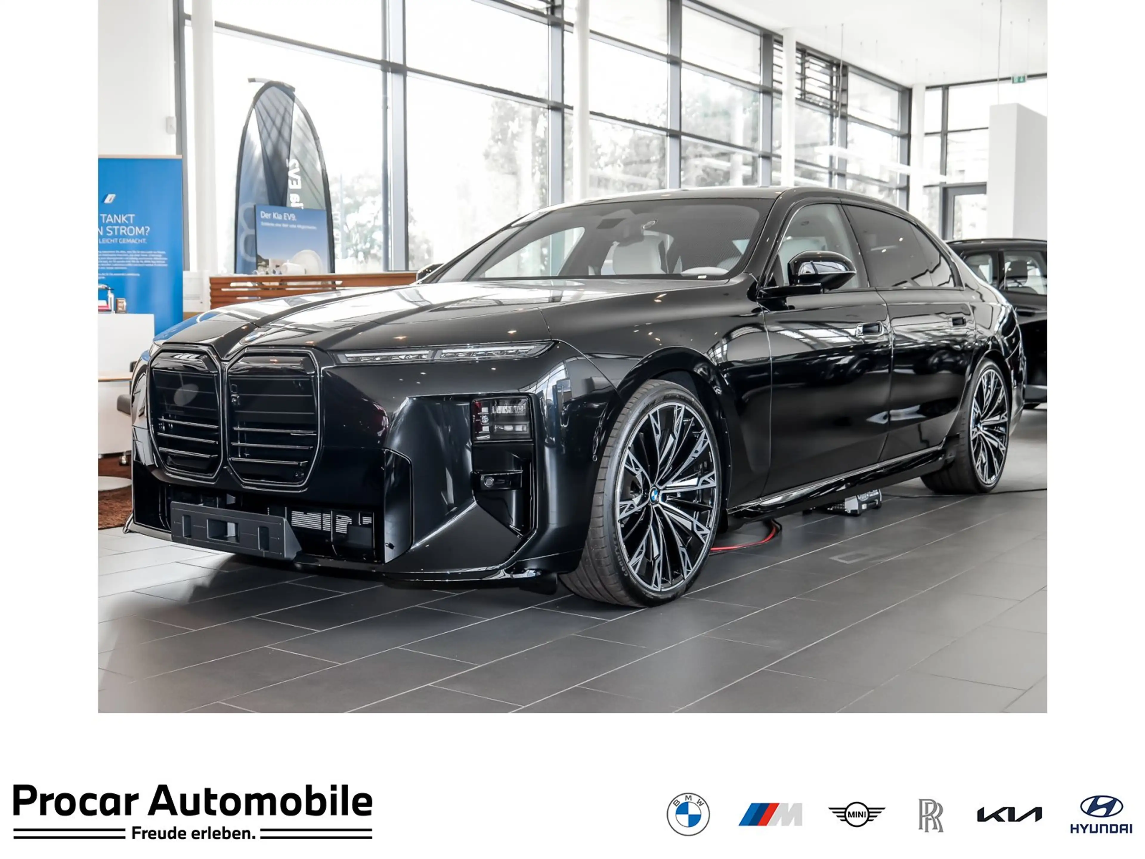 BMW 740 xDrive Sport Pro 22" TV Executive Lounge Kristalls
