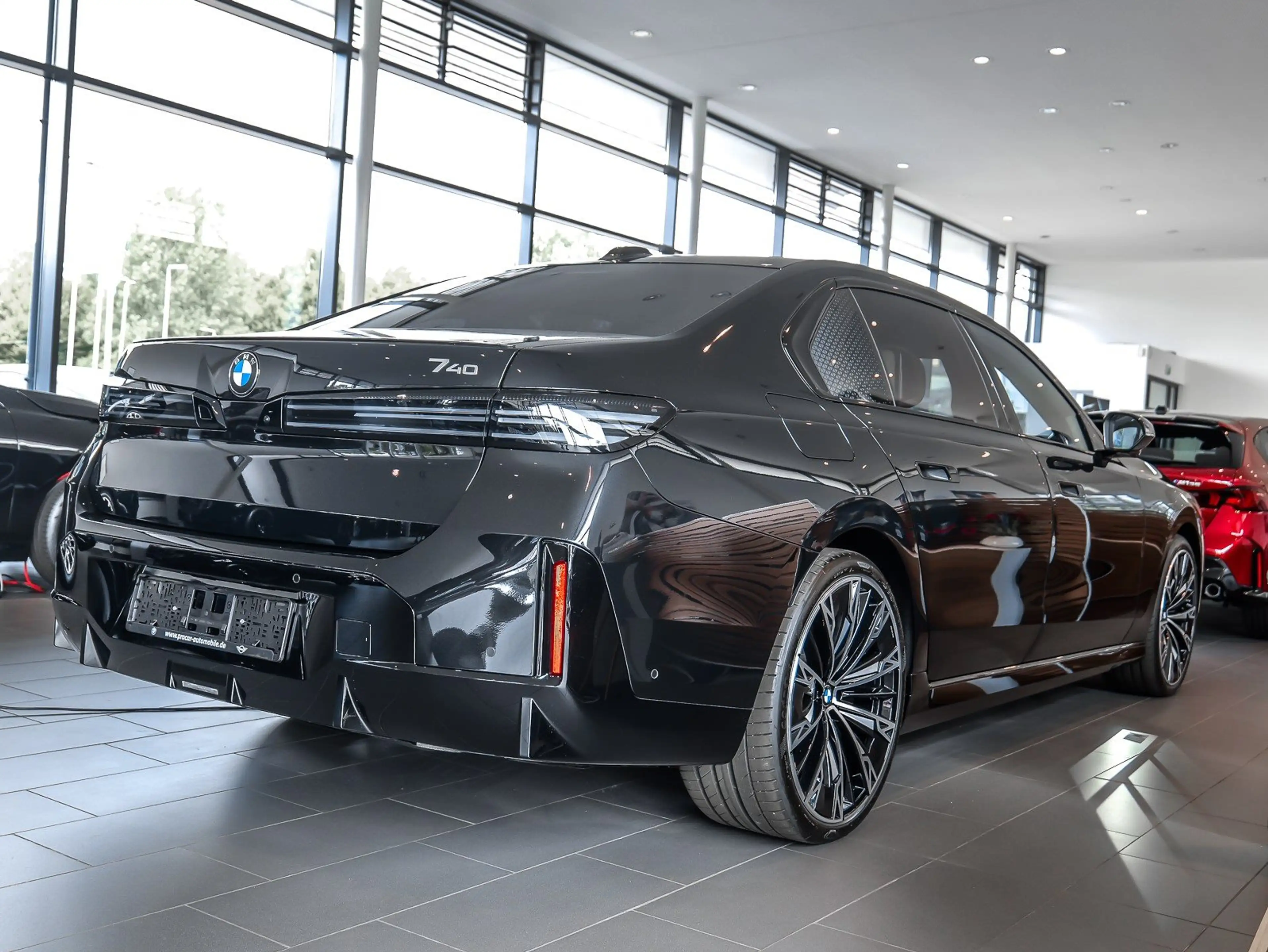 BMW 740 xDrive Sport Pro 22" TV Executive Lounge Kristalls — photo 2