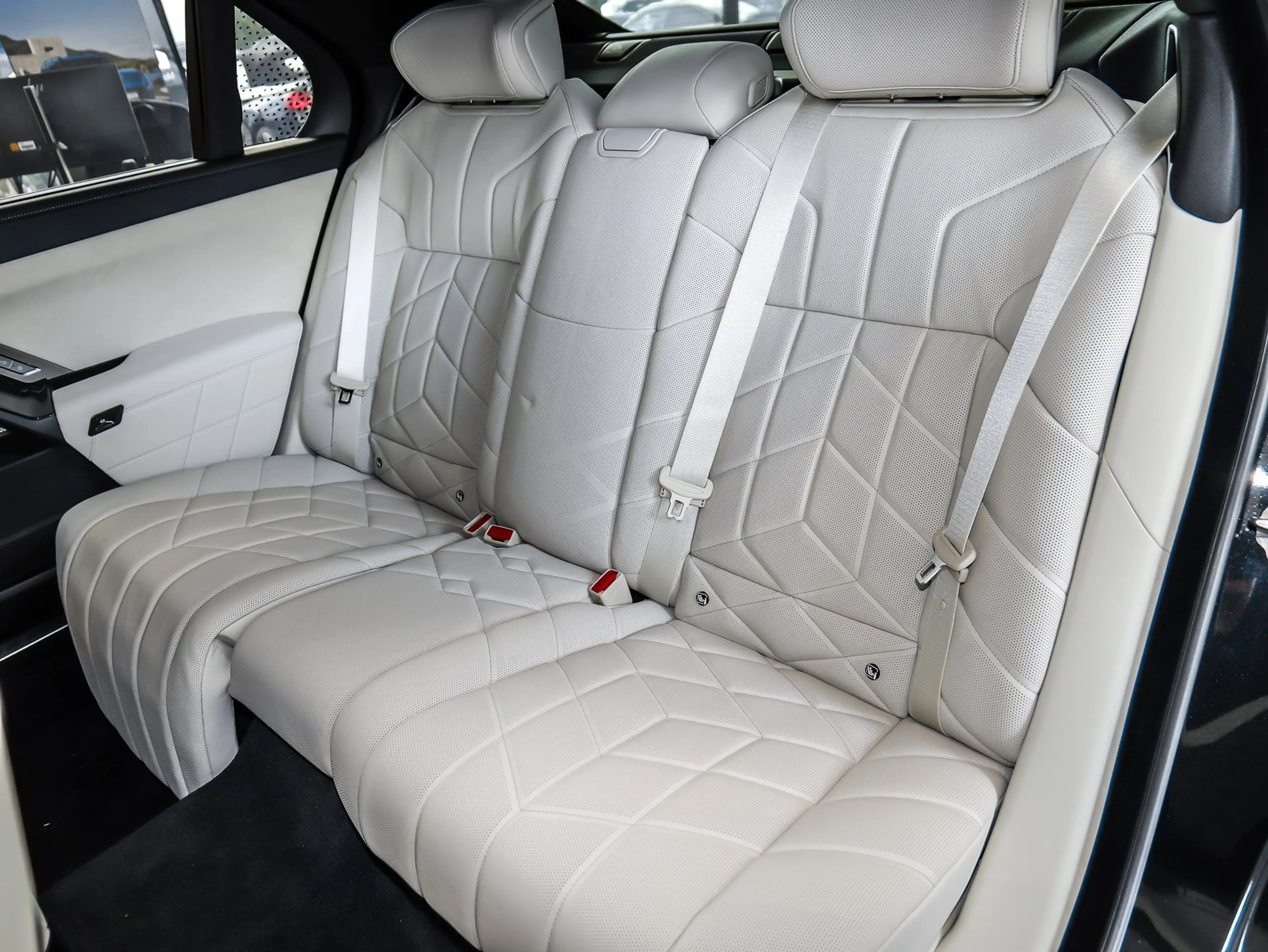 BMW 740 xDrive Sport Pro 22" TV Executive Lounge Kristalls — photo 9
