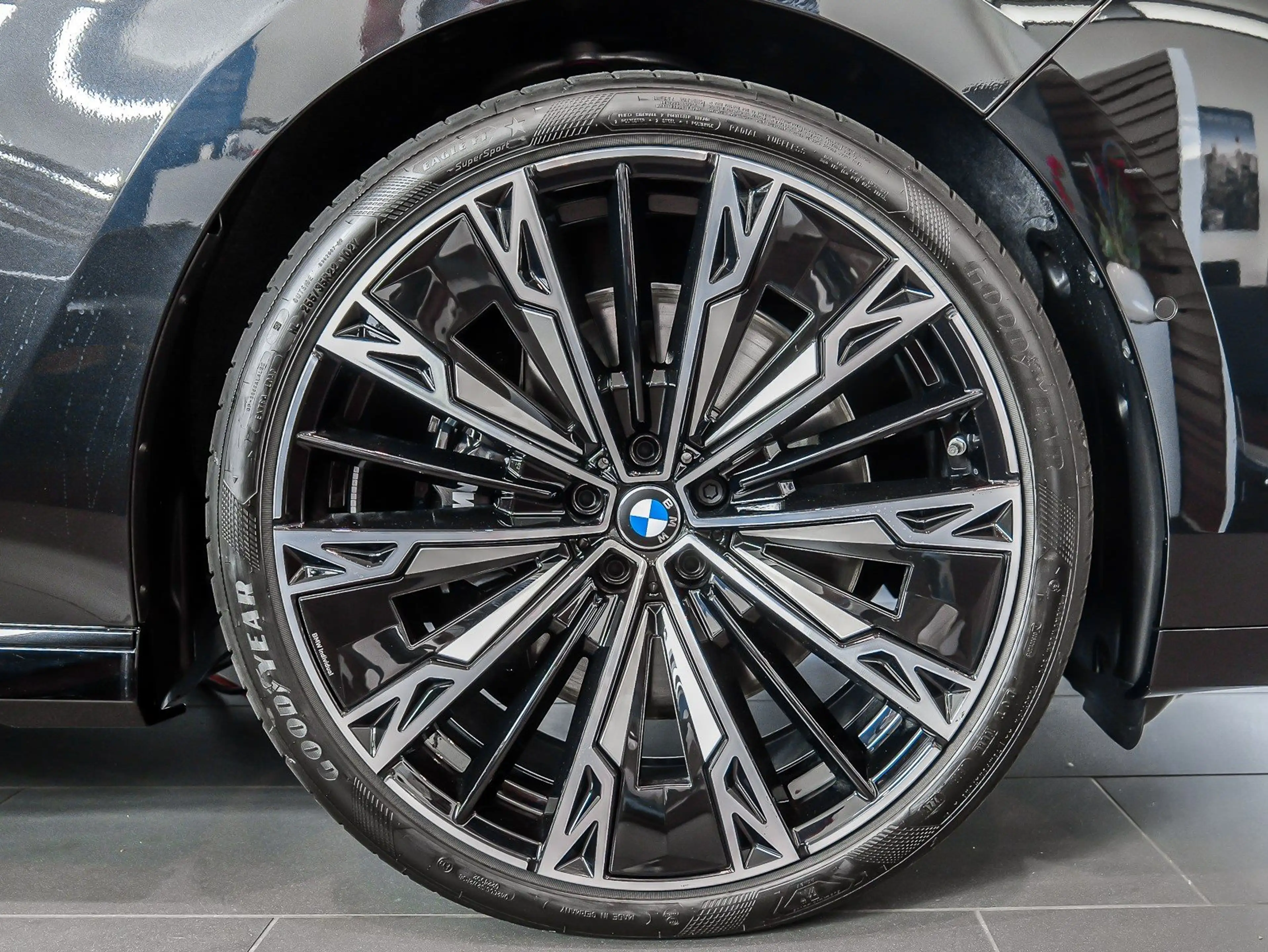 BMW 740 xDrive Sport Pro 22" TV Executive Lounge Kristalls — photo 4