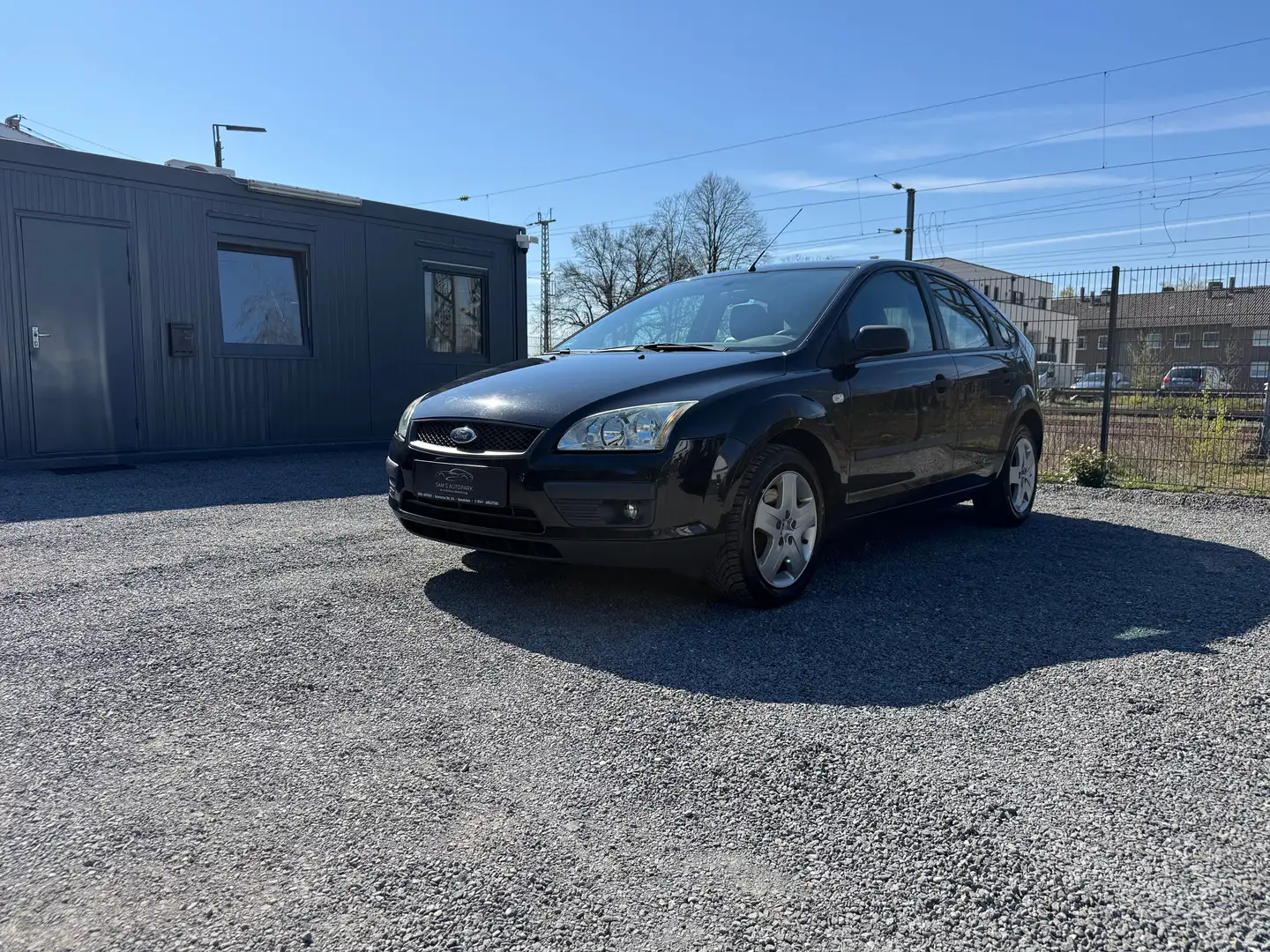 Ford Focus 2.0 Lim. Trend MKL LEUCHTET SHZ KLIMAAUT. Noir - 1