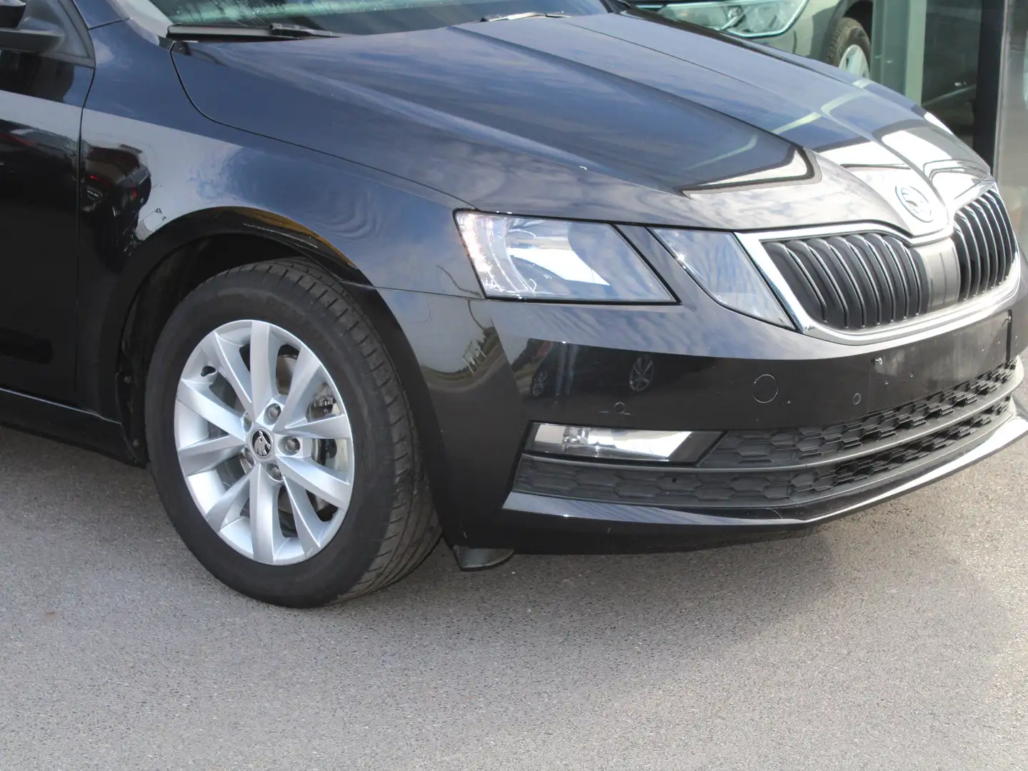Skoda Octavia 1.0TSI BREAK-CAMERA-AC-APP C-SPRAAKB-NAVI-ALU V Zwart - 2