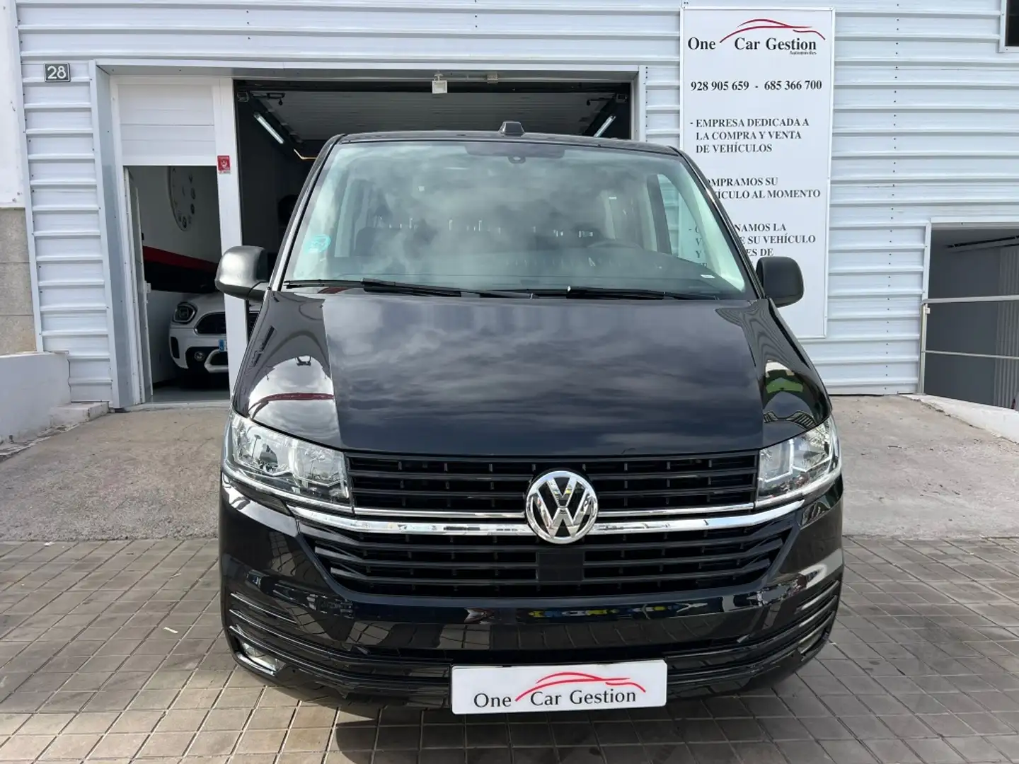 Volkswagen T5 Caravelle 2.0TDI Batalla Corta 110kW Aut Noir - 2