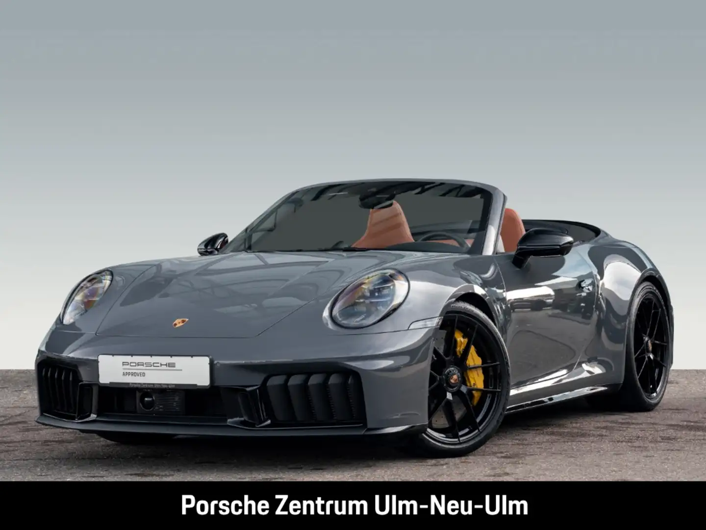 Porsche 992 911 Carrera 4 GTS Cabrio Burmester Clubleder Grijs - 1