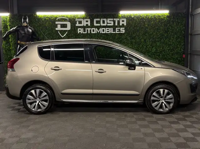 Peugeot 3008 view 2