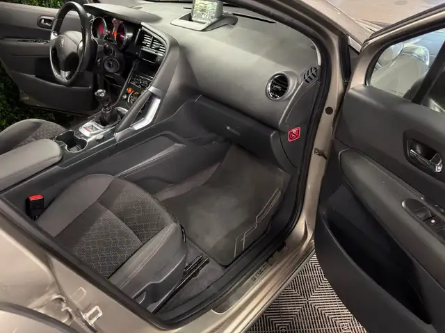 Peugeot 3008 view 13