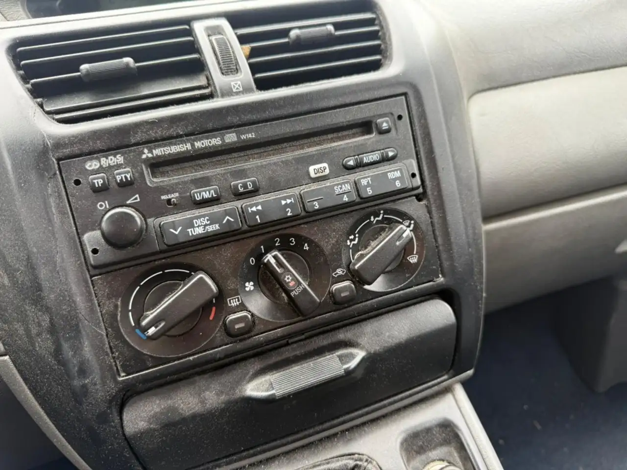 Mitsubishi Space Runner 2.0 GLX, foto 8