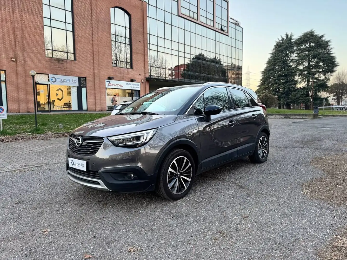Opel Crossland X 1.5 ecotec Ultimate s&s 102cv Grijs - 1