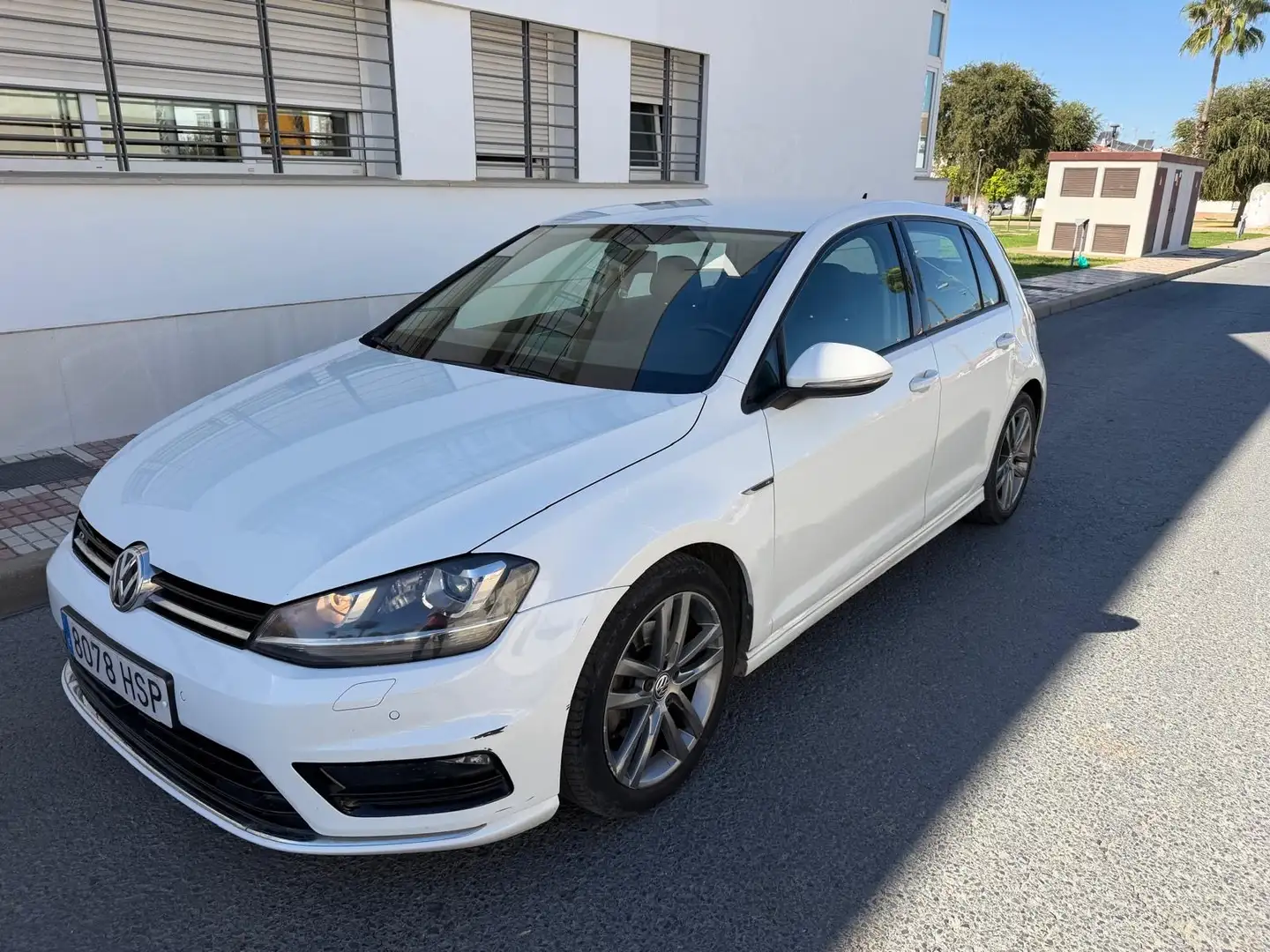 Volkswagen Golf - 1