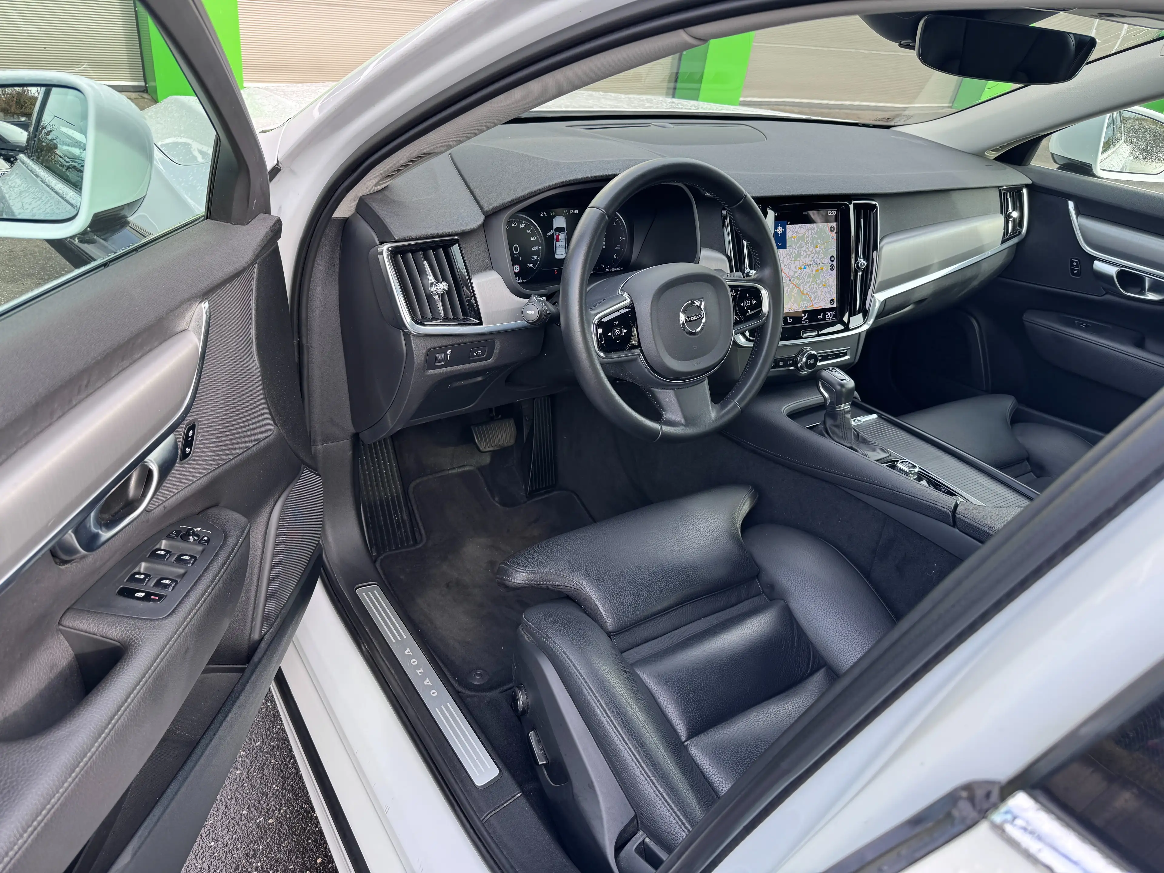 Volvo S90 Momentum+SPORTSITZE+LEDER+CAMERA-360°+18ALU+1A — photo 10