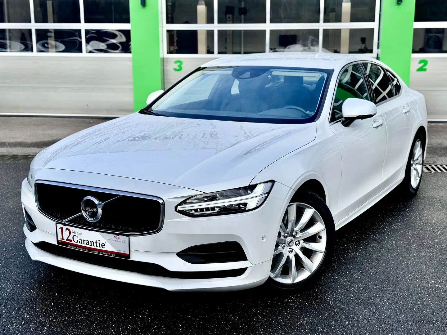 Volvo S90 Momentum+SPORTSITZE+LEDER+CAMERA-360°+18ALU+1A Weiß - 1