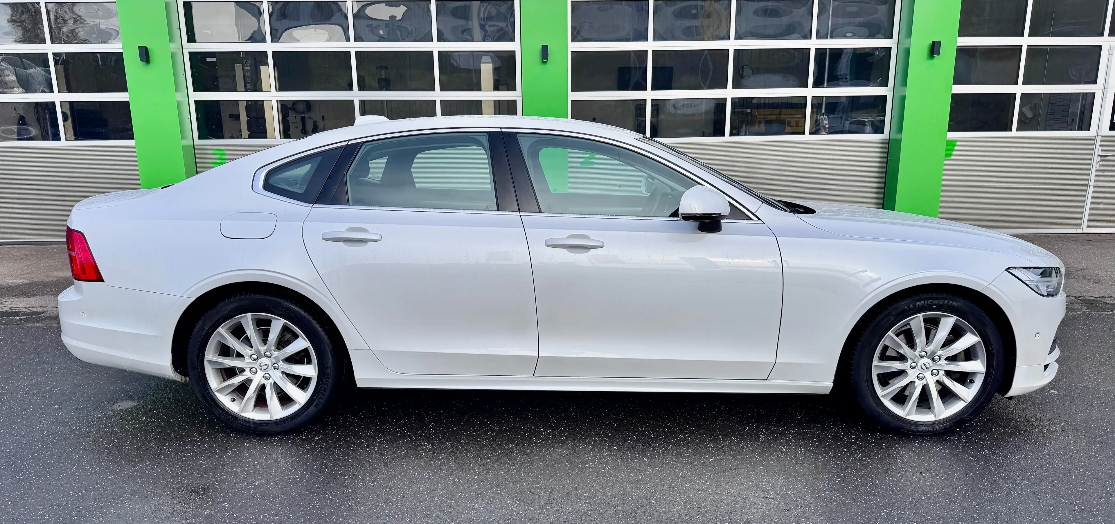 Volvo S90 Momentum+SPORTSITZE+LEDER+CAMERA-360°+18ALU+1A — photo 6