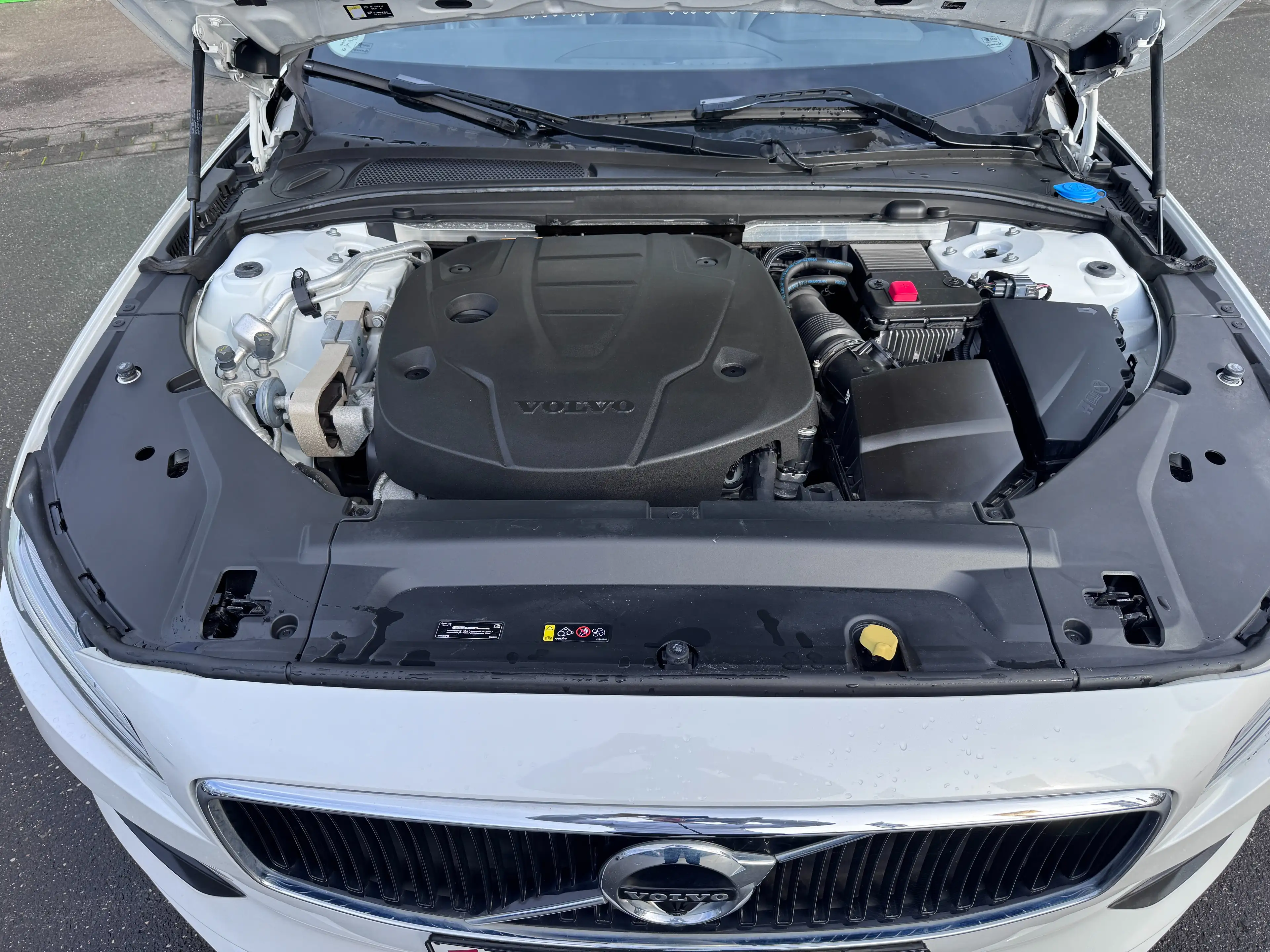 Volvo S90 Momentum+SPORTSITZE+LEDER+CAMERA-360°+18ALU+1A — photo 2