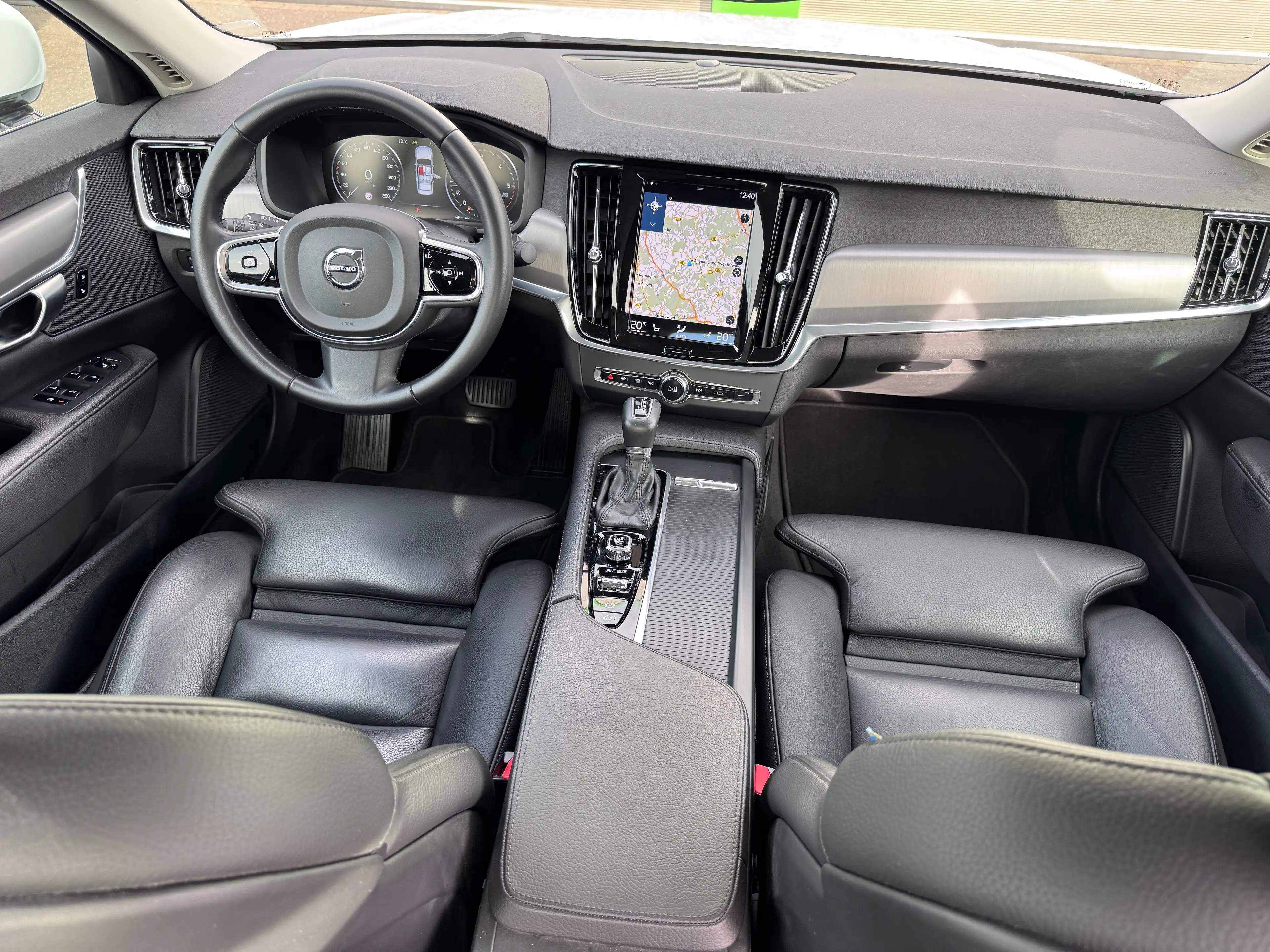 Volvo S90 Momentum+SPORTSITZE+LEDER+CAMERA-360°+18ALU+1A — photo 11