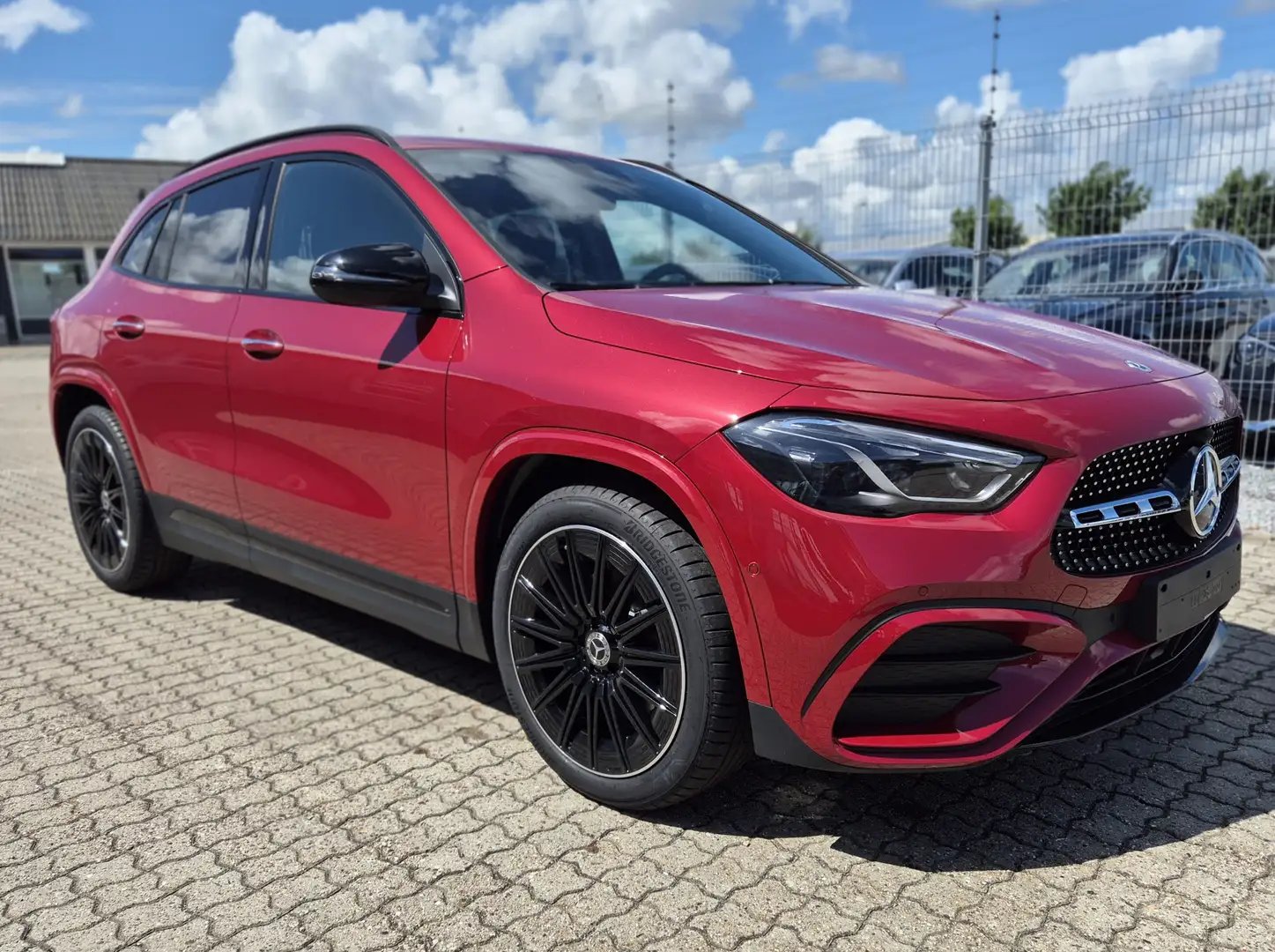 Mercedes-Benz GLA 200 GLA 200 Automatik AMG Spezial Edition, Night-Paket Rojo - 1