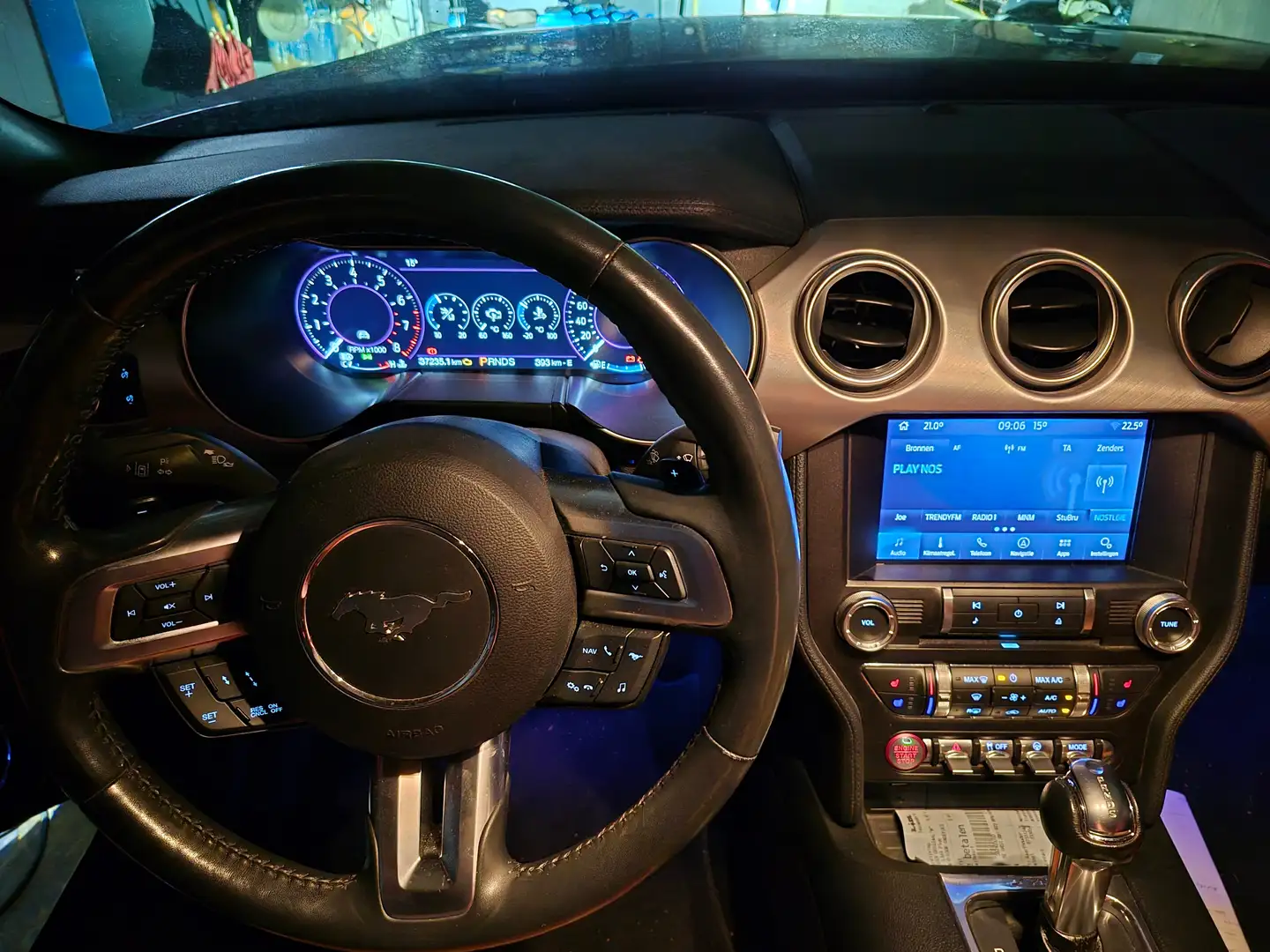 Ford Mustang Mustang Convertible 2.3 Eco Boost Aut. Zwart - 2