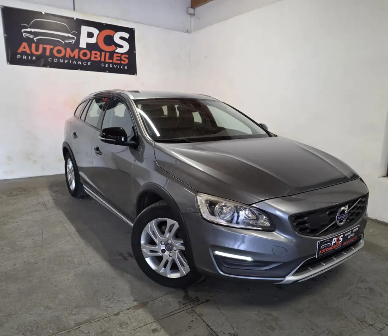 Volvo V60 Cross Country 2.0 D3 Momentum*GPS*CUIR CHAUFF.*PDC*GARANTIE 12M Grijs - 2