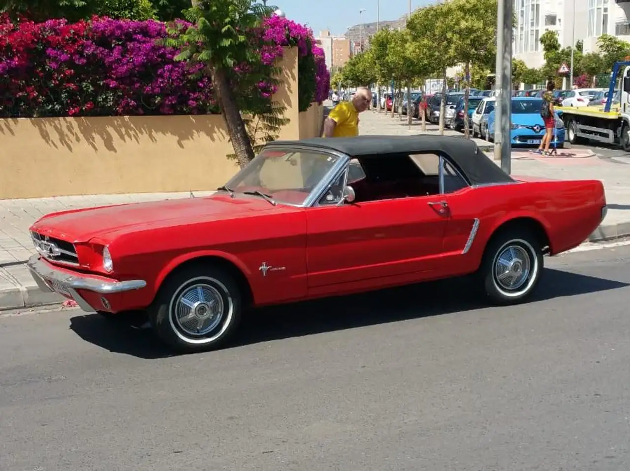 Ford Mustang convertible, foto 1