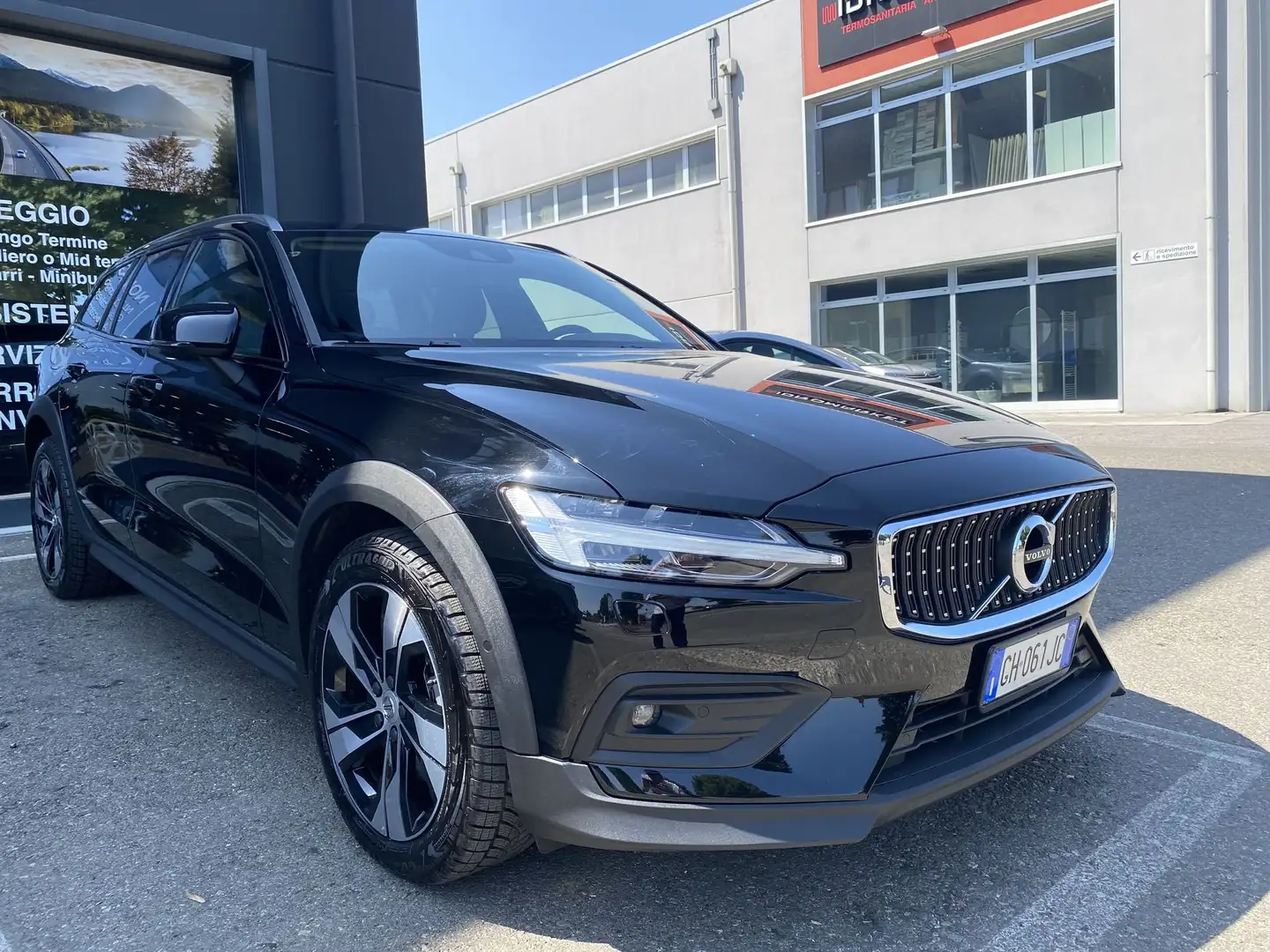 Volvo V60 Cross Country B4 (d) AWD Geartronic Business Pro Nero - 1