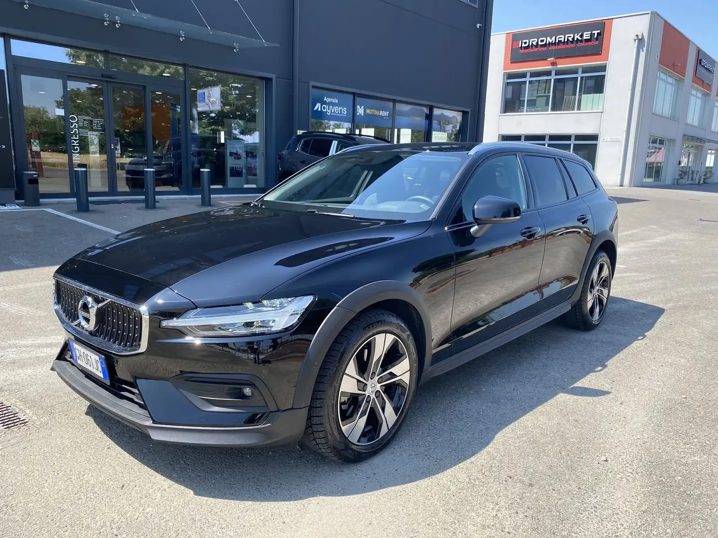 Volvo V60 Cross Country B4 (d) AWD Geartronic Business Pro Nero - 2