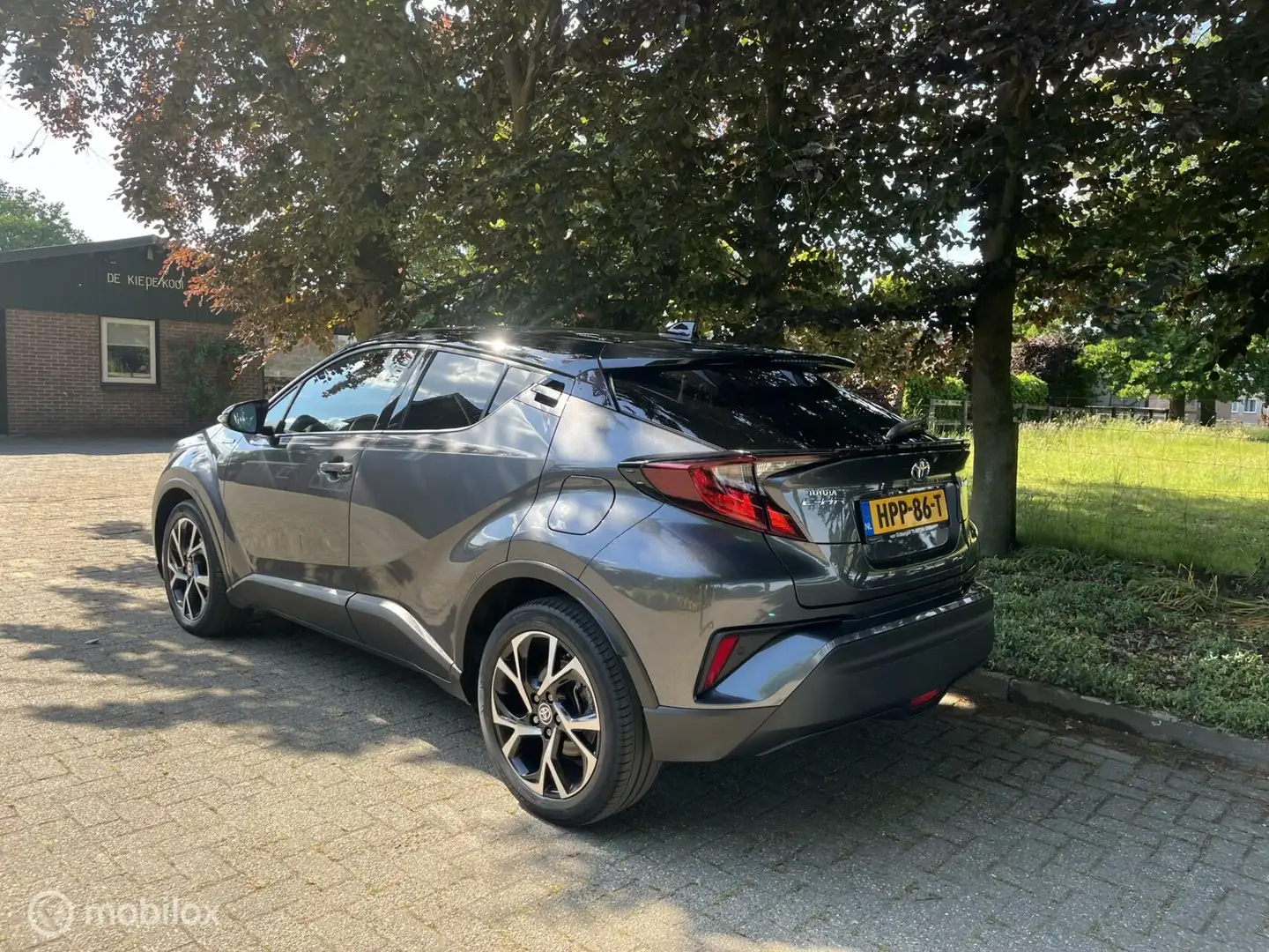 Toyota C-HR 1.8 Hybrid Bi-Tone carplay pdc all in rijklaar Gris - 2