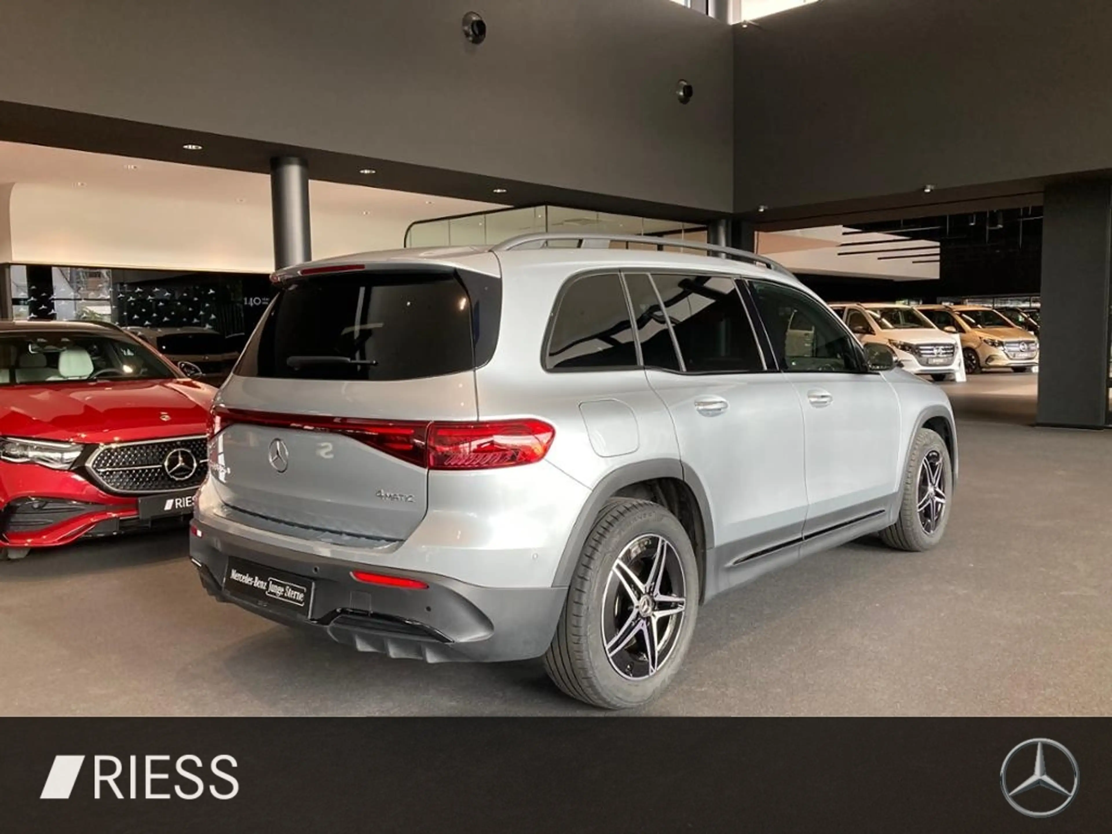 Mercedes-Benz EQB 350 4M AMG PREM. PANO FAHRASSIST GUARD NIGHT — photo 13
