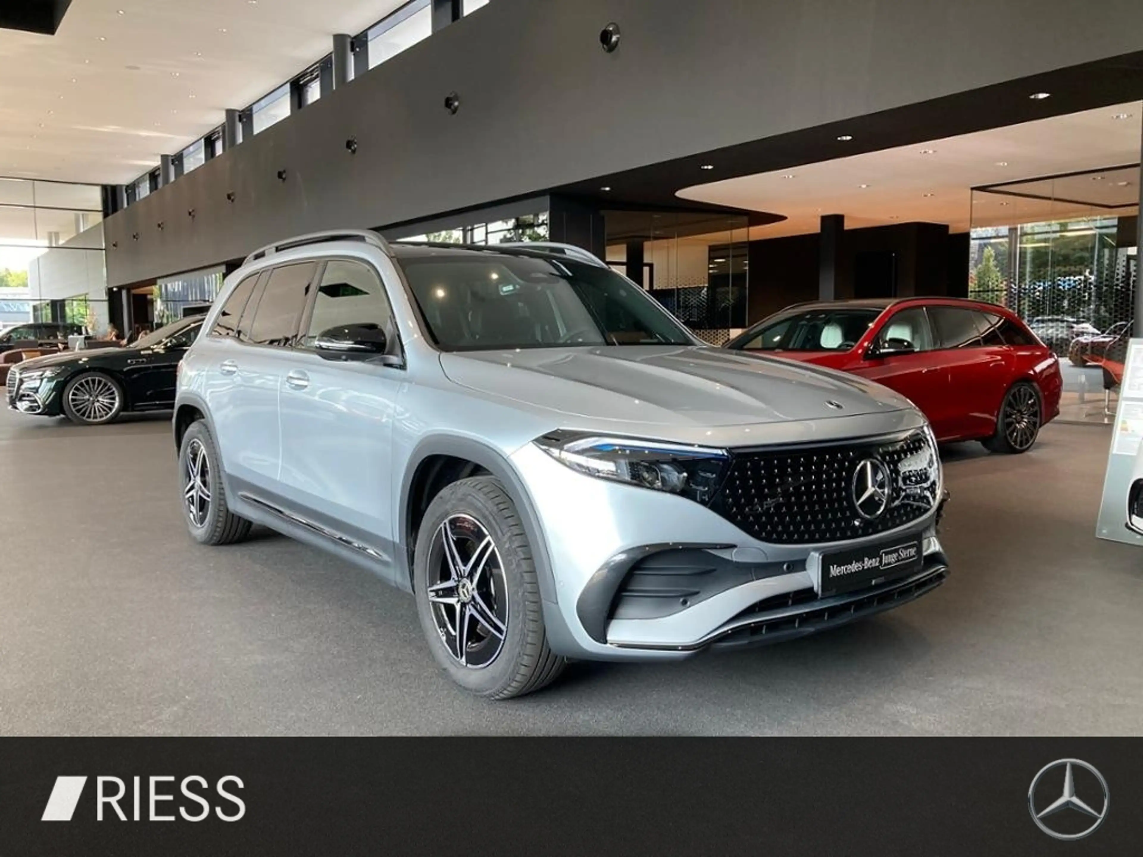 Mercedes-Benz EQB 350 4M AMG PREM. PANO FAHRASSIST GUARD NIGHT — photo 15