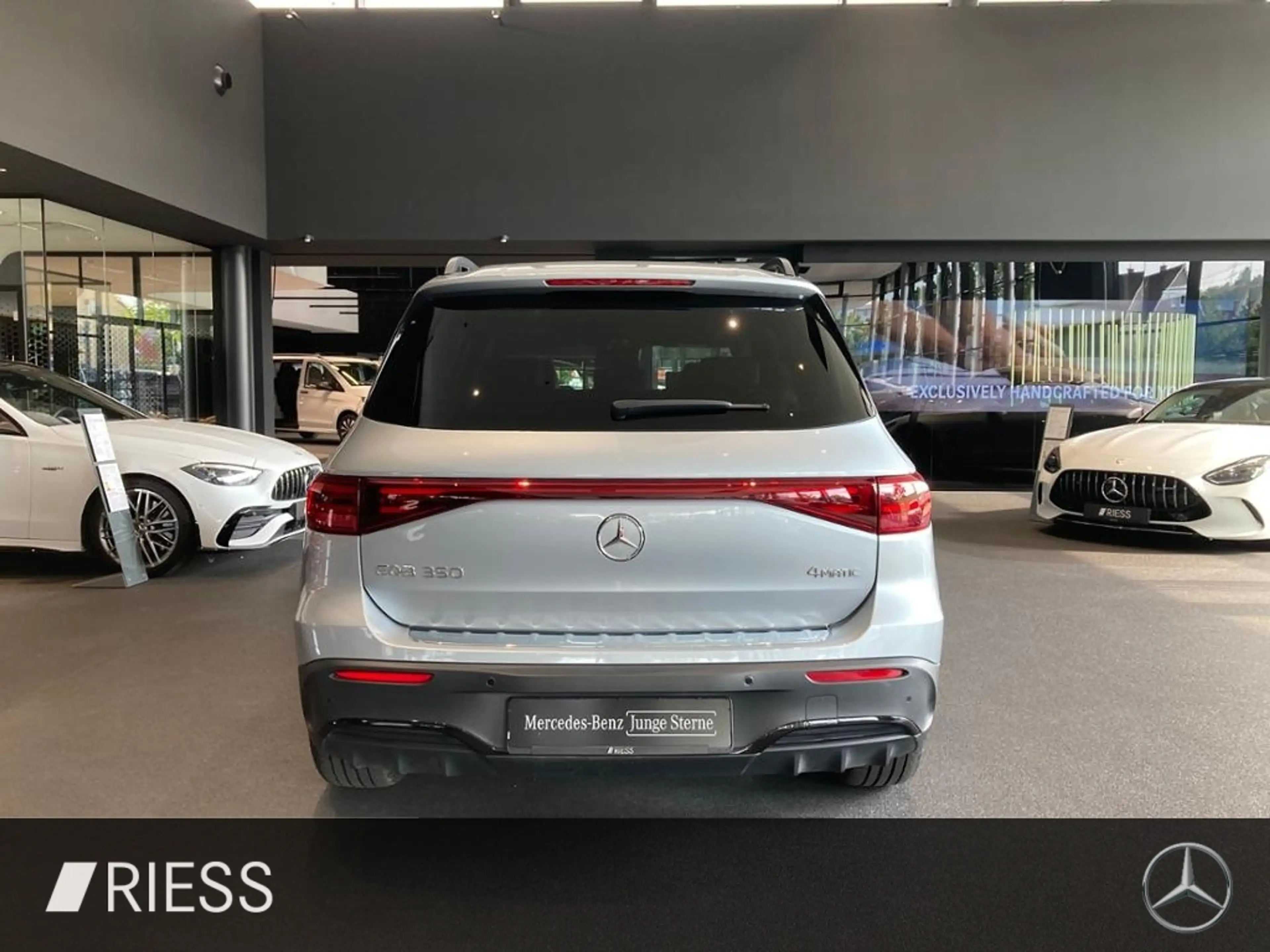 Mercedes-Benz EQB 350 4M AMG PREM. PANO FAHRASSIST GUARD NIGHT — photo 12