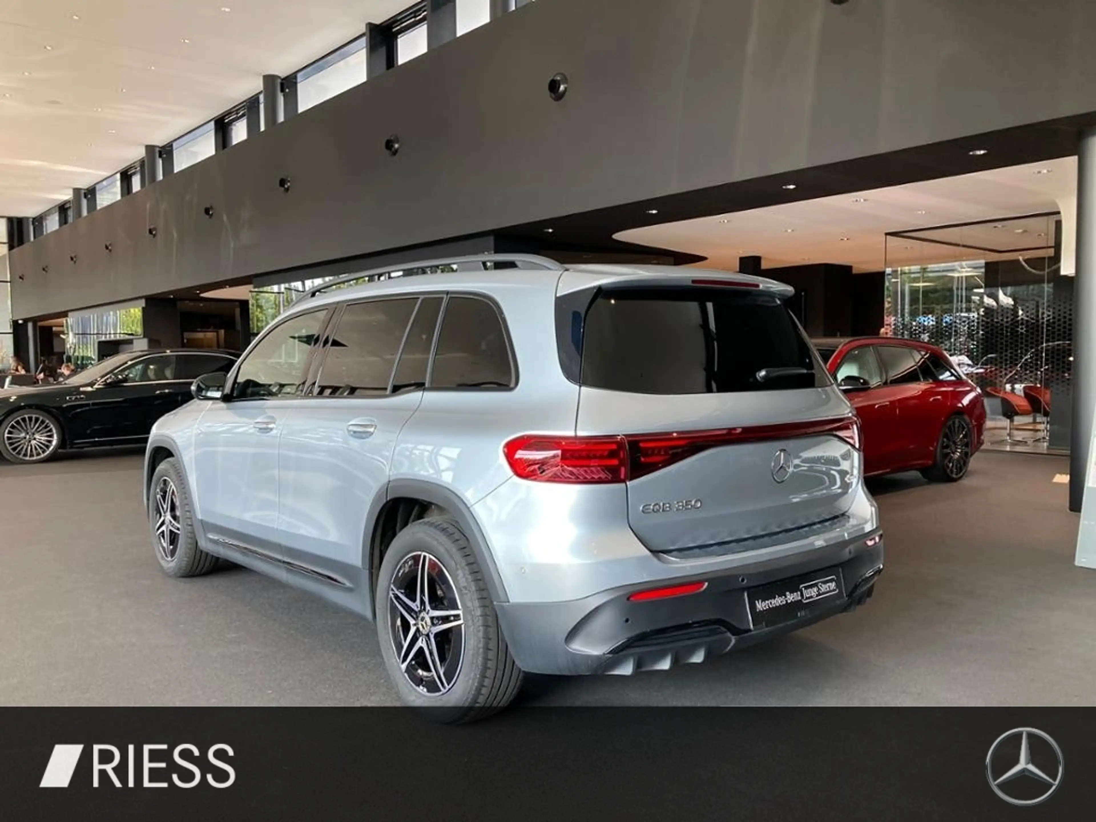 Mercedes-Benz EQB 350 4M AMG PREM. PANO FAHRASSIST GUARD NIGHT — photo 5