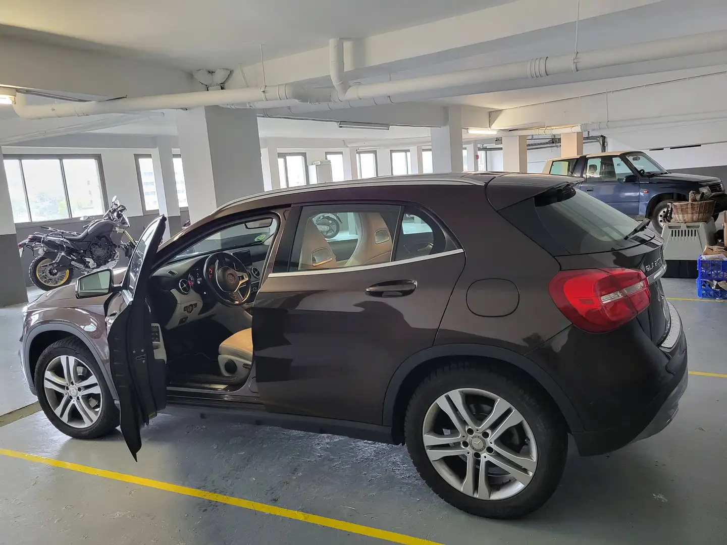 Mercedes-Benz GLA 200 GLA 200CDI Urban Urban Marrón - 2