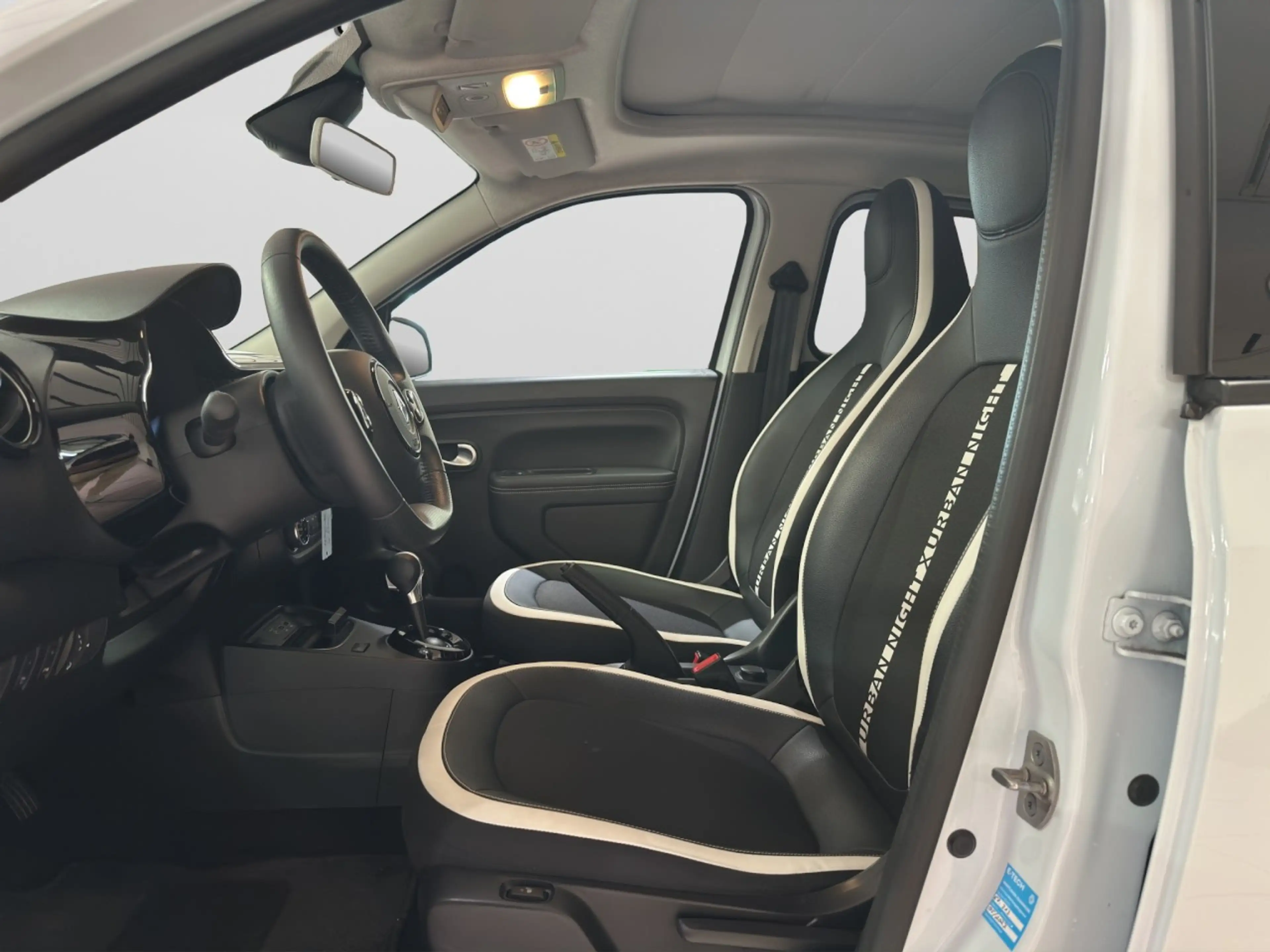 Renault Twingo Urban Night Electric mit Faltschiebedach! Klima — photo 11
