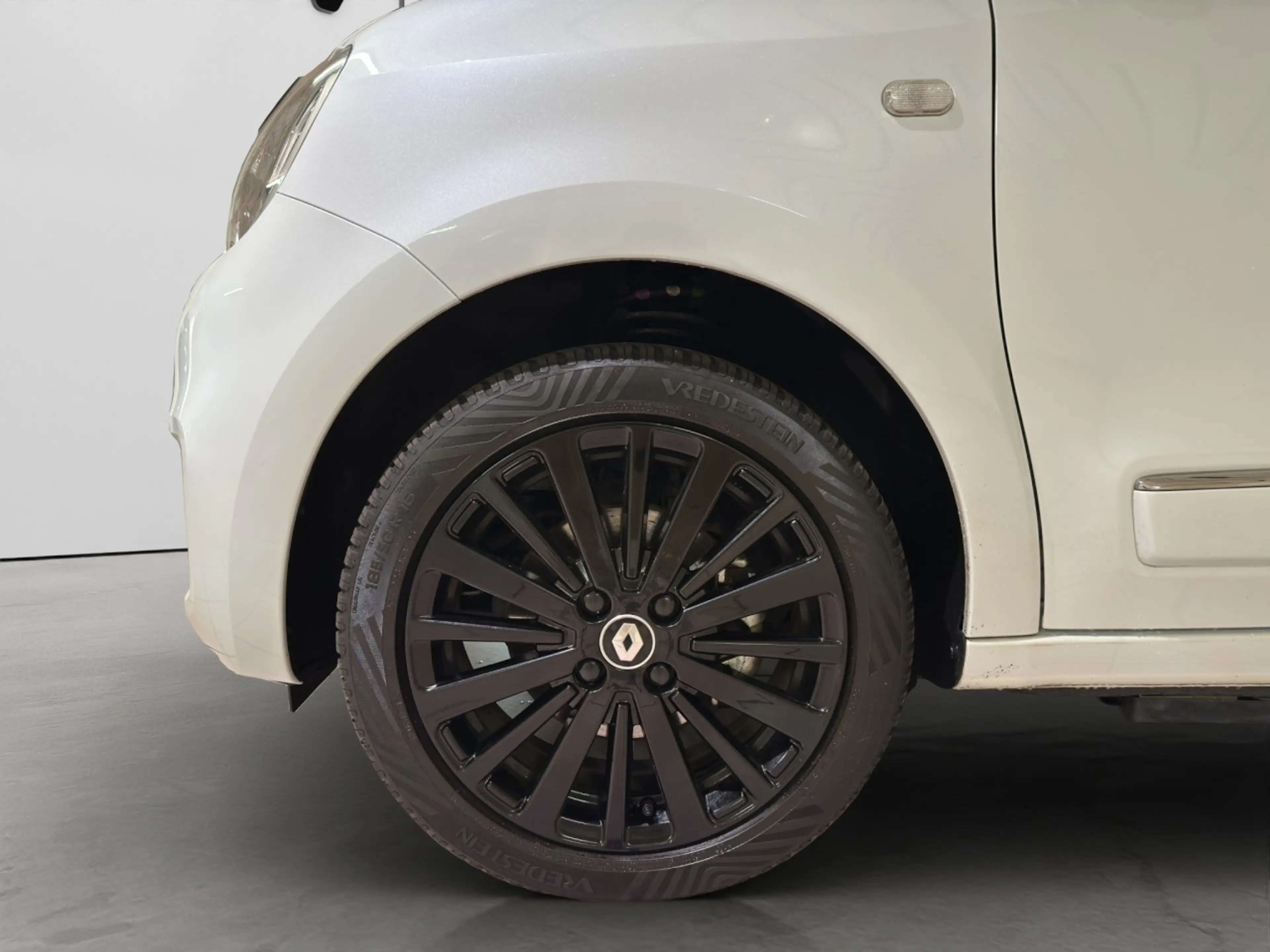 Renault Twingo Urban Night Electric mit Faltschiebedach! Klima — photo 4
