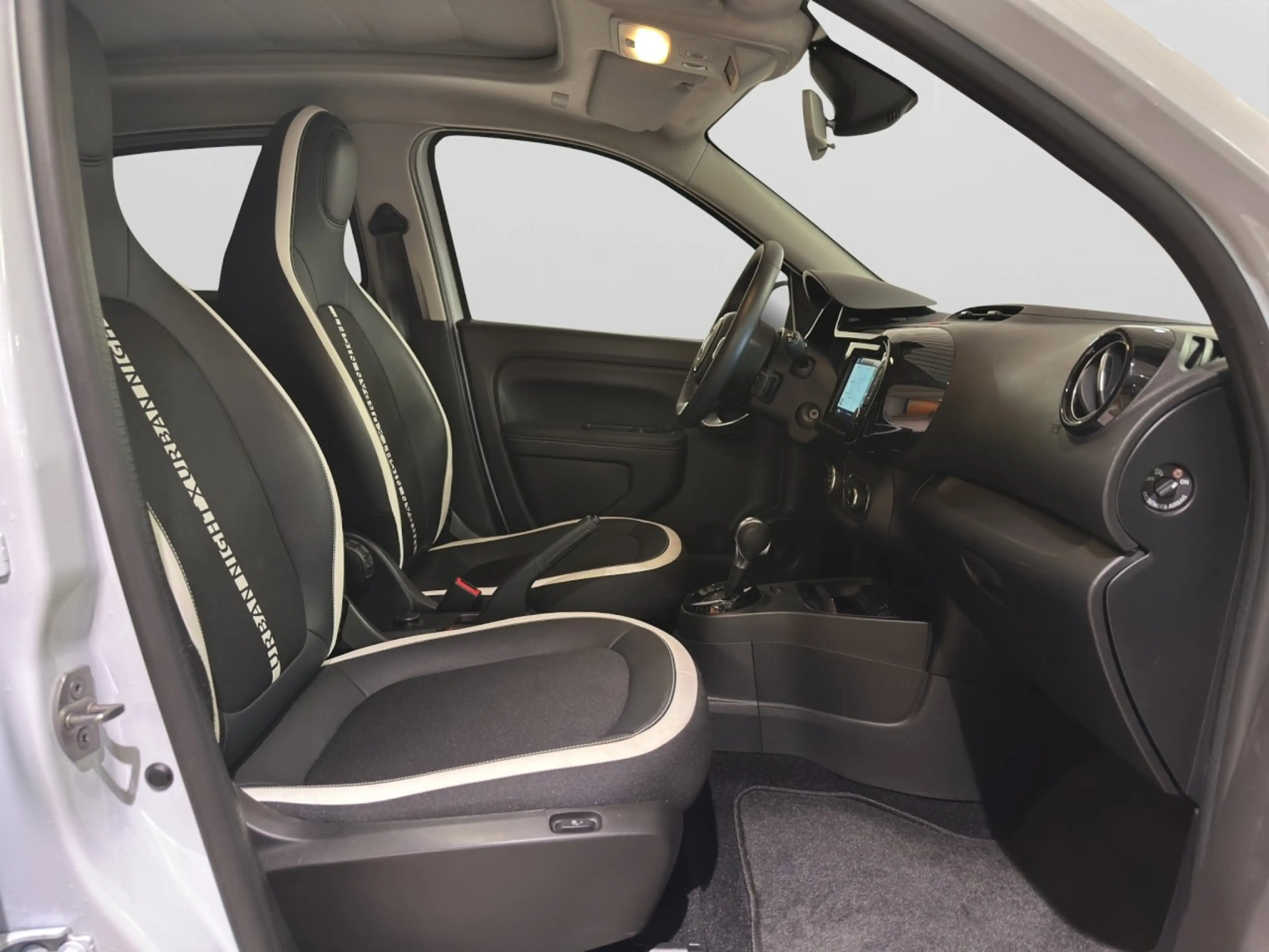 Renault Twingo Urban Night Electric mit Faltschiebedach! Klima — photo 15