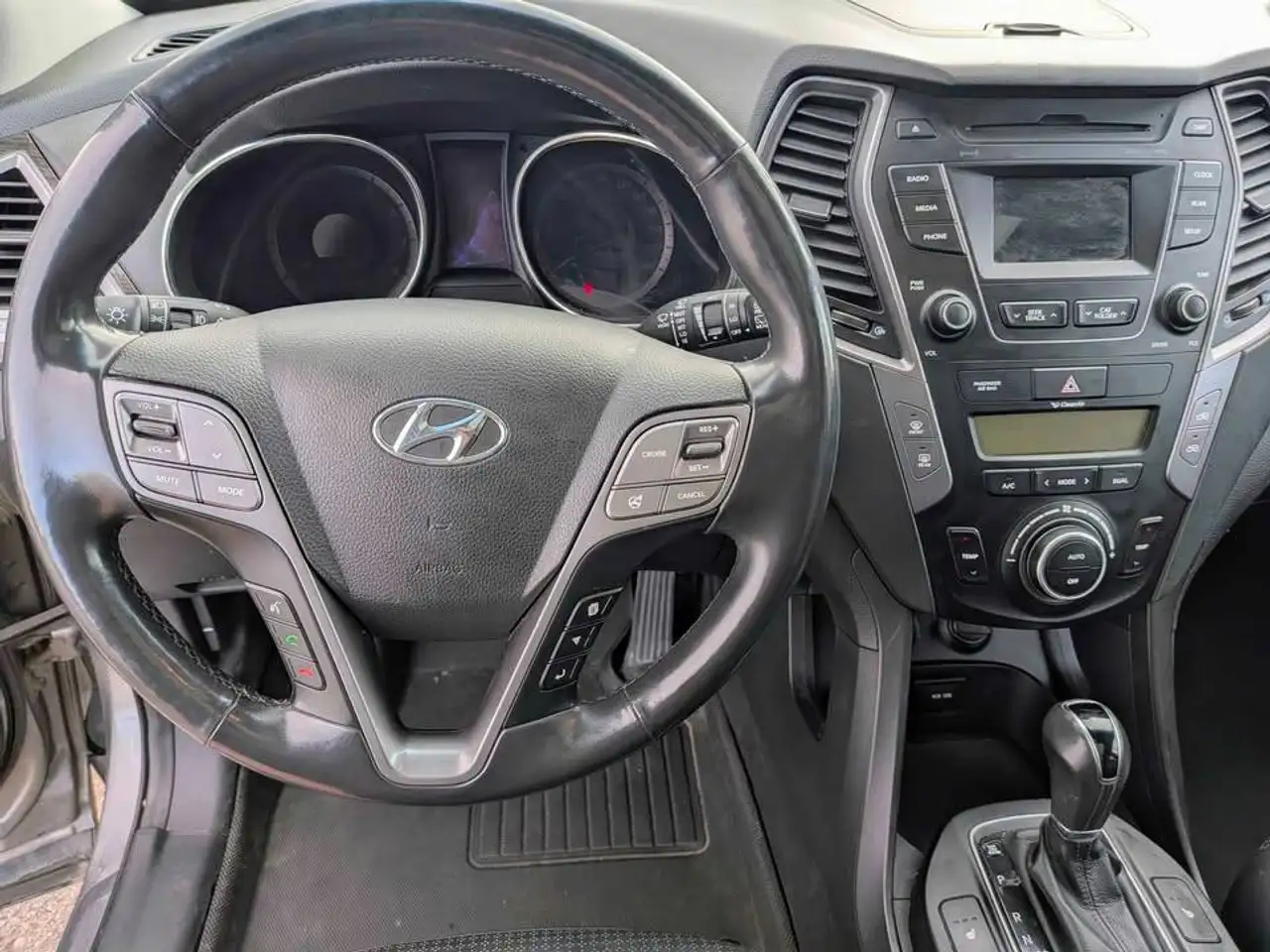 Hyundai SANTA FE снимка Hyundai SANTA FE