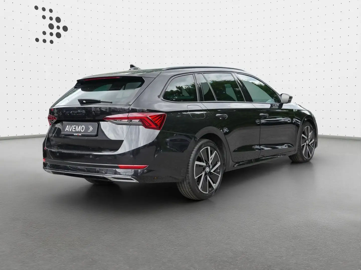 Skoda Octavia Combi Sportline 2.0 TDI DAB*LED*Navi*HuD Zwart - 2