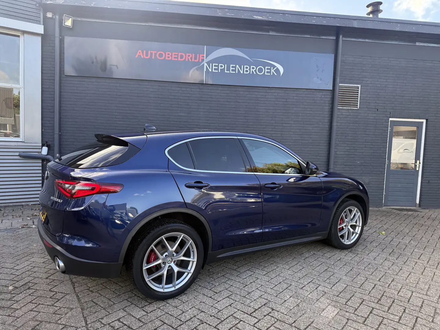 Alfa Romeo Stelvio 2.0 T AWD First Edition Pano | Leder | Camera | Me Bleu - 2