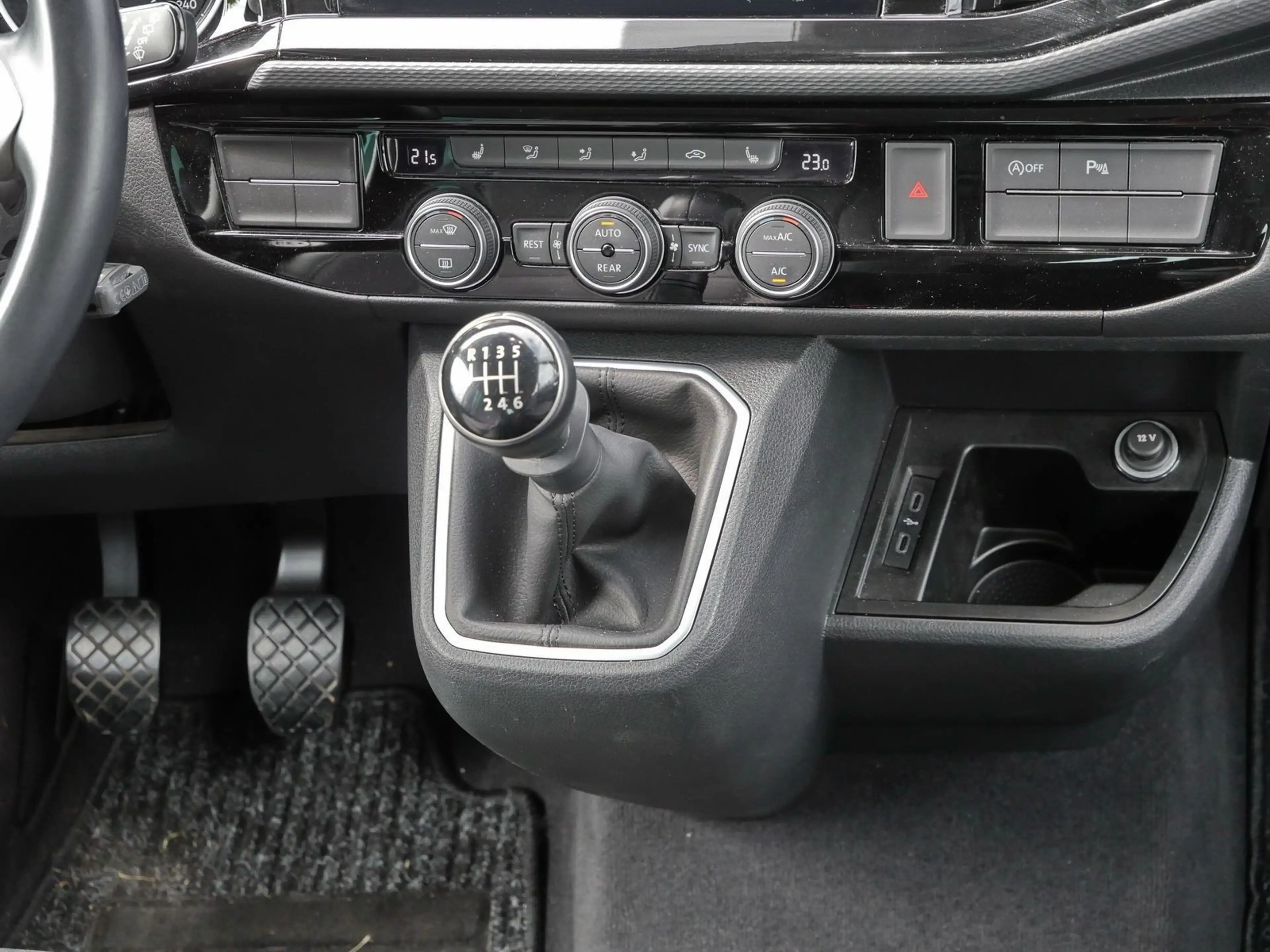 Volkswagen T6.1 Multivan 2.0 TDI Comfortline AHK*ACC*RFK — photo 7