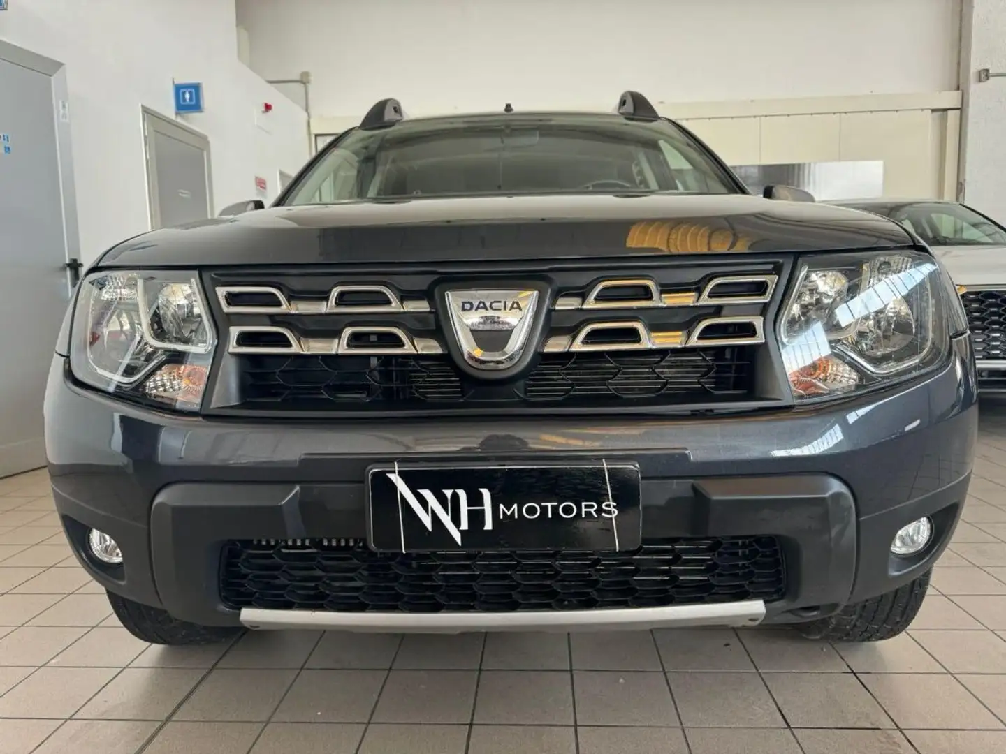 Dacia Duster 1.2 TCe 125 CV S&S 4x2 RETROCAMERA//NAVI/ Grau - 2