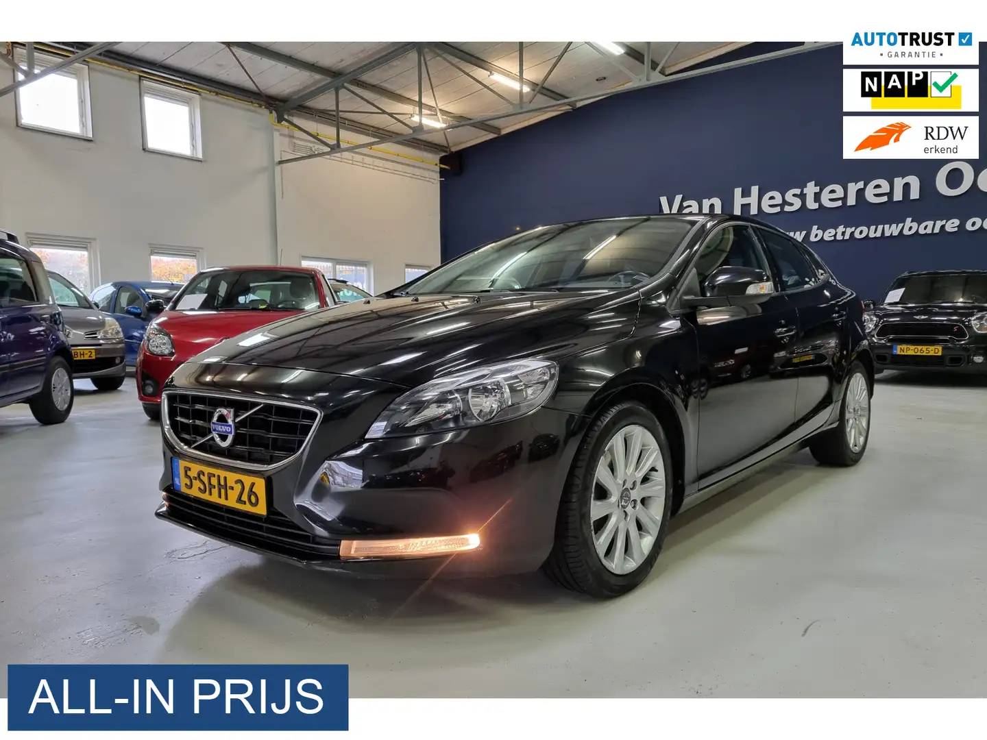 Volvo V40 1.6 T3 Momentum ✅NIEUWE APK ✅GARANTIE Noir - 1