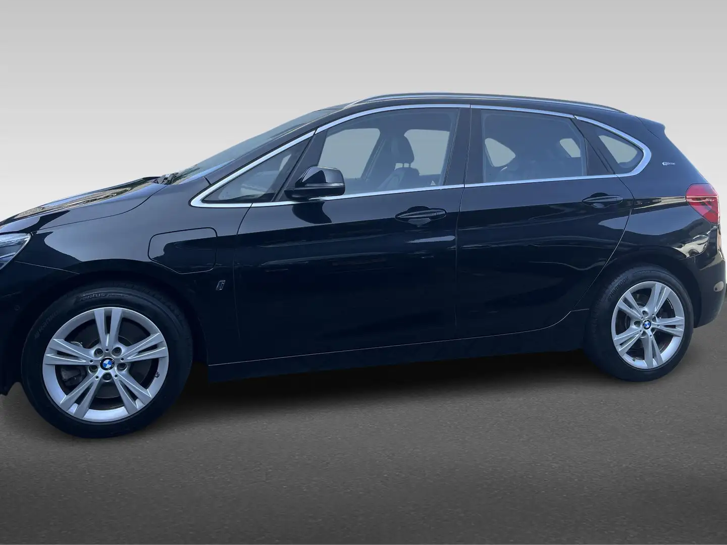 BMW 225 2-serie Active Tourer 225xe iPerformance High Exec Zwart - 2