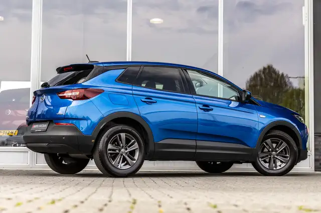 Opel Grandland X view 2
