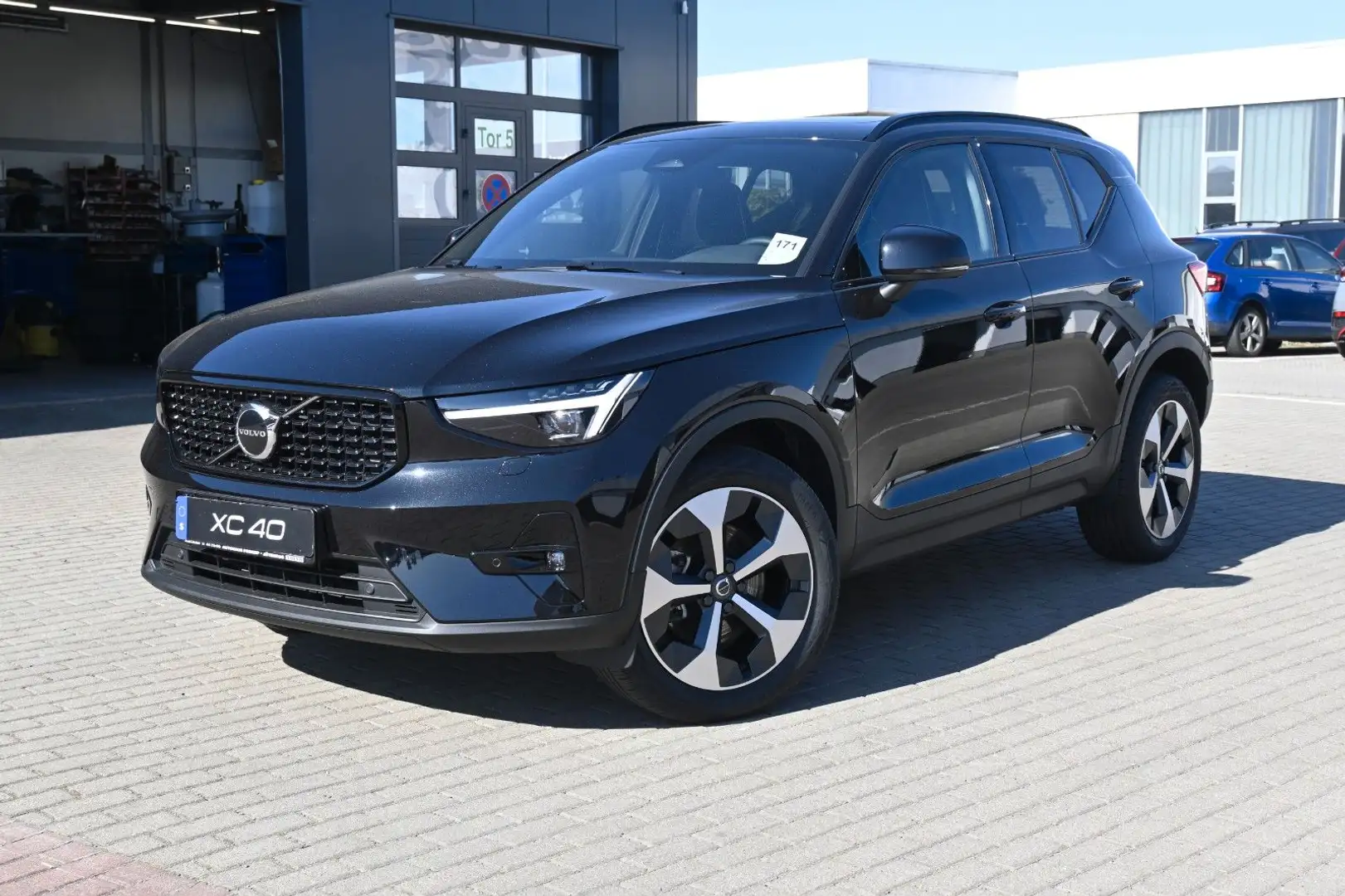 Volvo XC40 B4 DSG Ultra Dark*PANO*RFK*ACC*AHK Schwarz - 1
