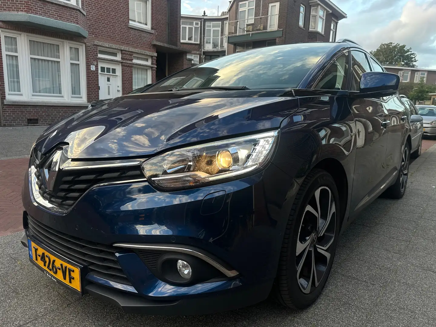 Renault Grand Scenic 1.3 TCe Bose 7p. Pano Cruise ParkAssist CarPlay Ni Modrá - 1