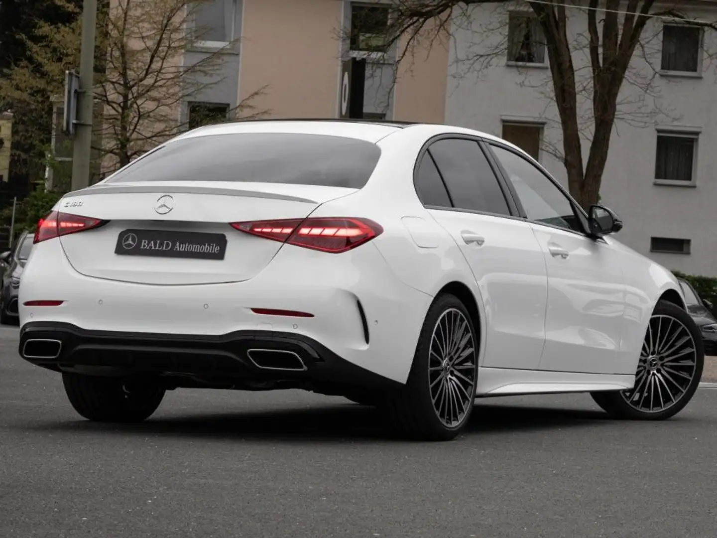 Mercedes-Benz C 180 AMG/LED/Pano/Burm3D/360/Memory/Night/19" Weiß - 2