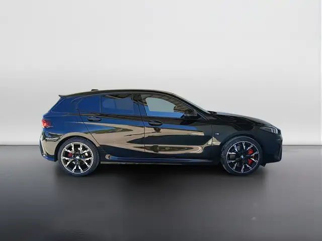 BMW 1 Series view 3